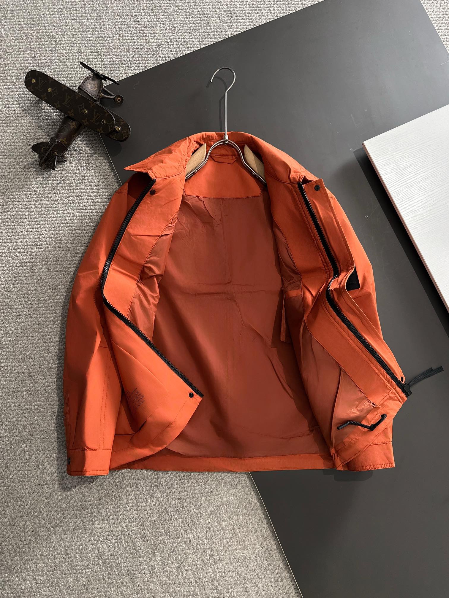 LV Fall Winter 2024 Nylon Trench Jacket with Lapel | Iconic Urban Elegance