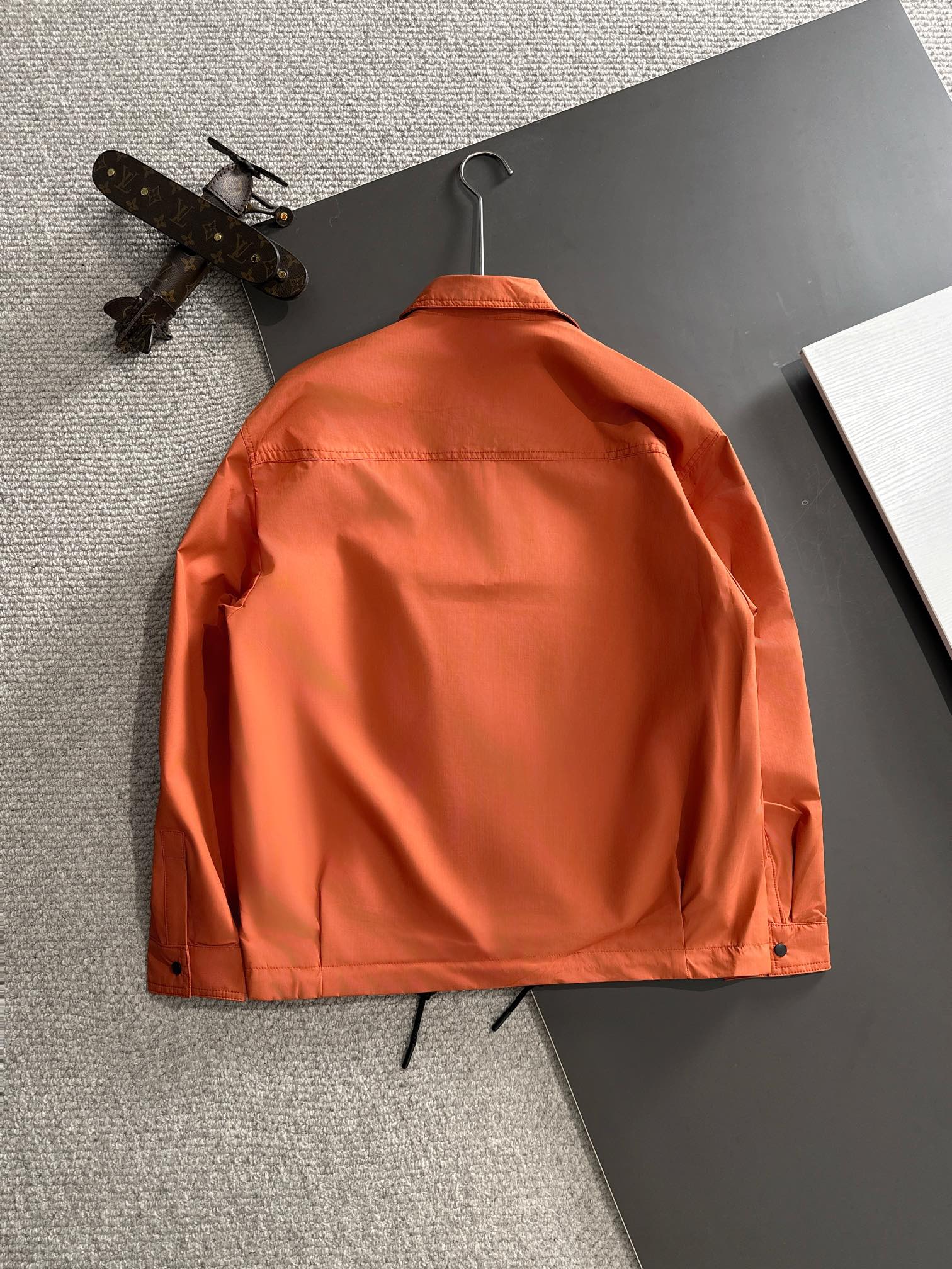 LV Fall Winter 2024 Nylon Trench Jacket with Lapel | Iconic Urban Elegance