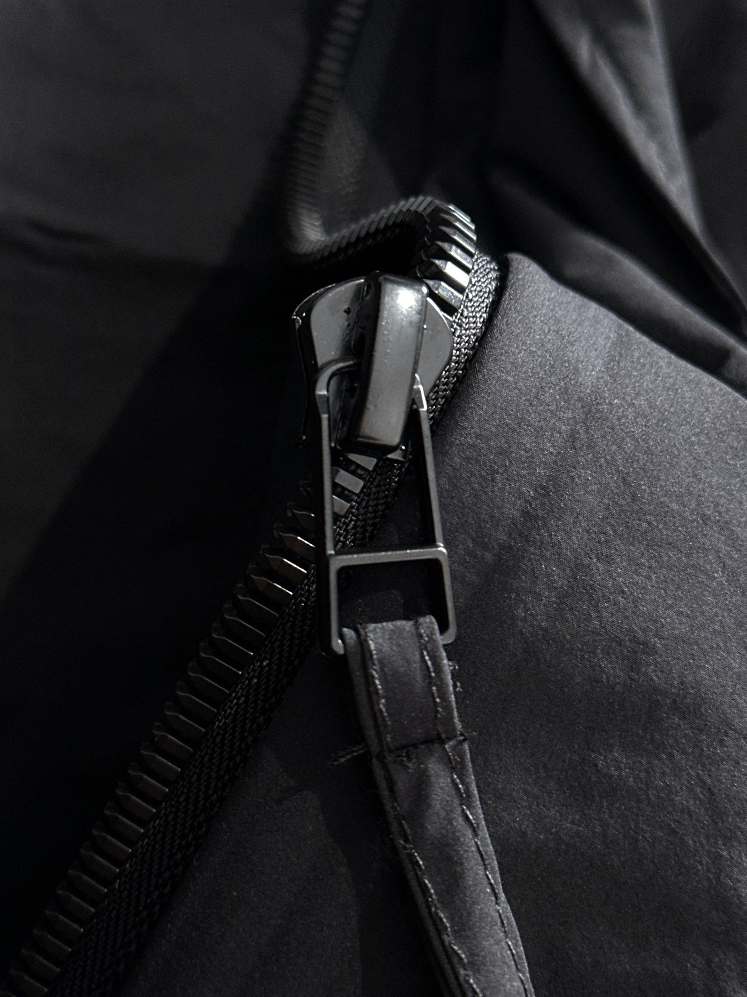 LV Fall Winter 2024 Hooded Nylon Trench Jacket with Zipper | Iconic Urban Luxury