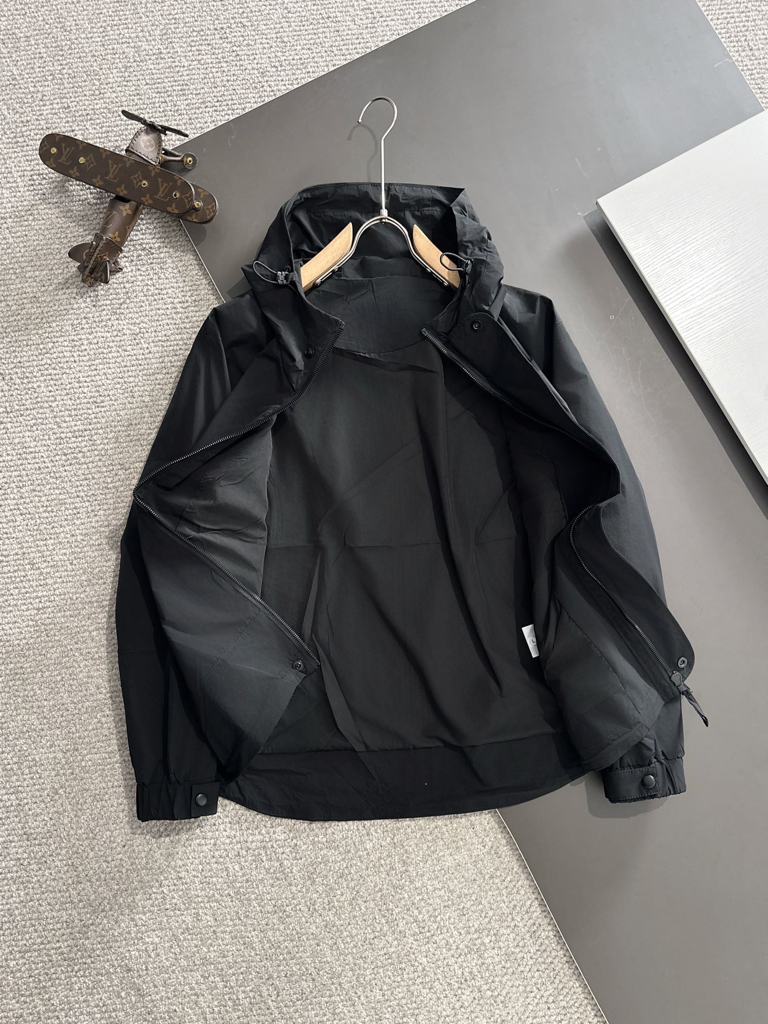 LV Fall Winter 2024 Hooded Nylon Trench Jacket with Zipper | Iconic Urban Luxury