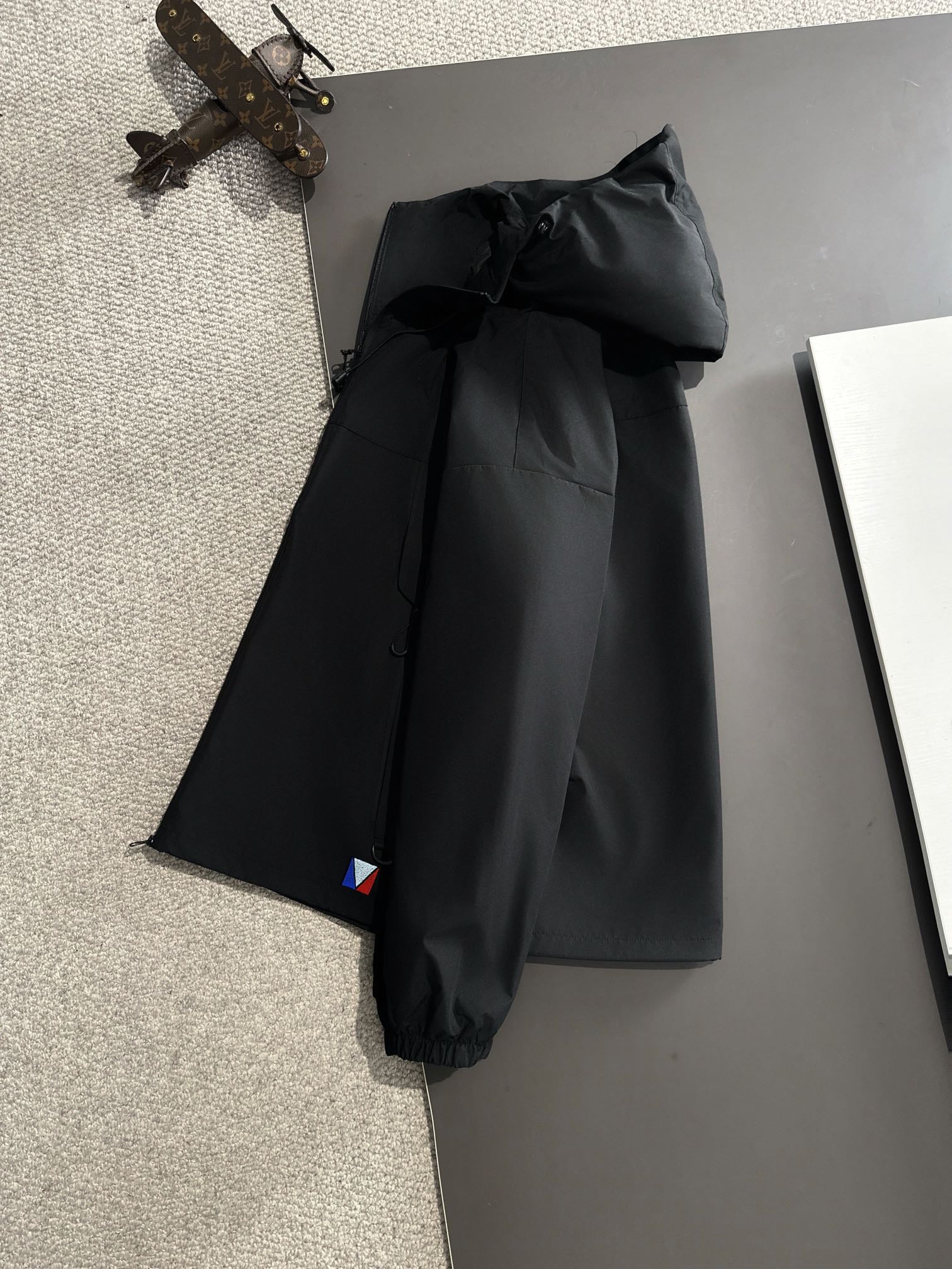 LV Fall Winter 2024 Hooded Nylon Zip Trench Jacket | Lightweight Urban Luxury