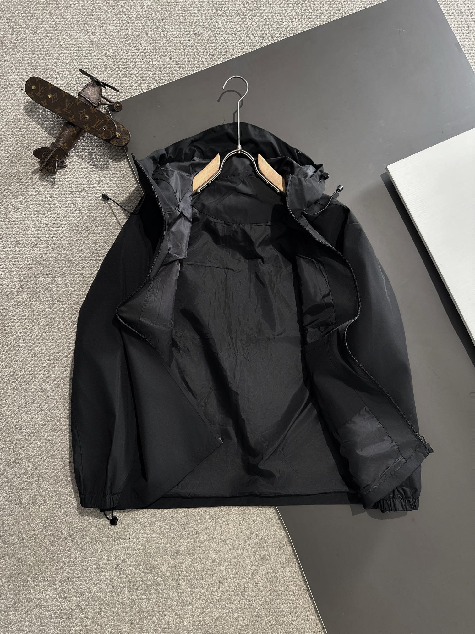 LV Fall Winter 2024 Hooded Nylon Zip Trench Jacket | Lightweight Urban Luxury