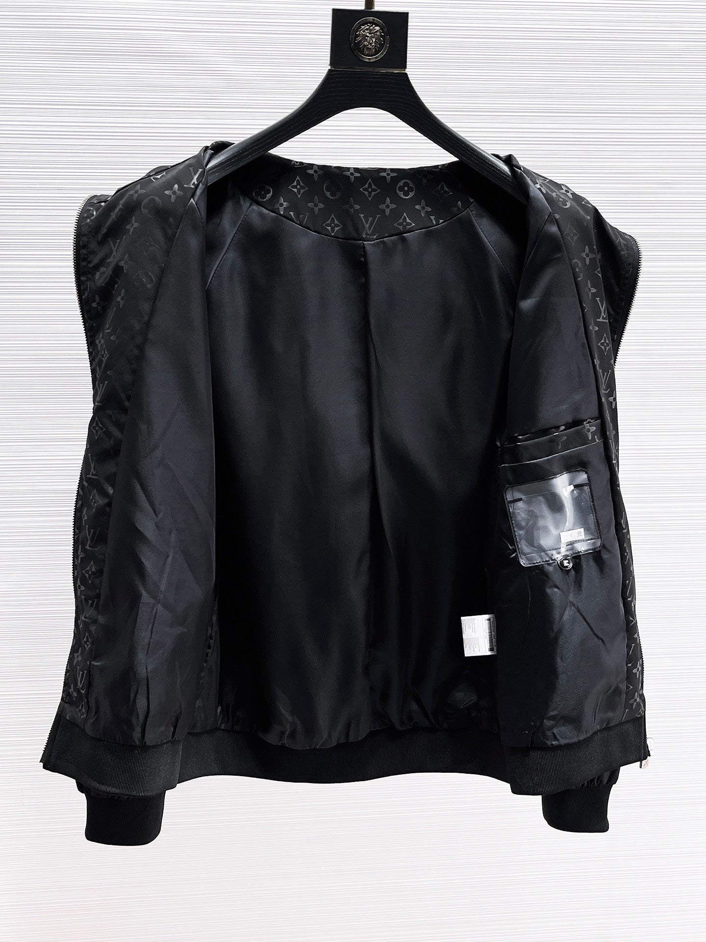 LOUIS VUITTON Men’s Jacket Fall 2024｜Runway-Inspired Masterpiece in Memory-Tech Fabric