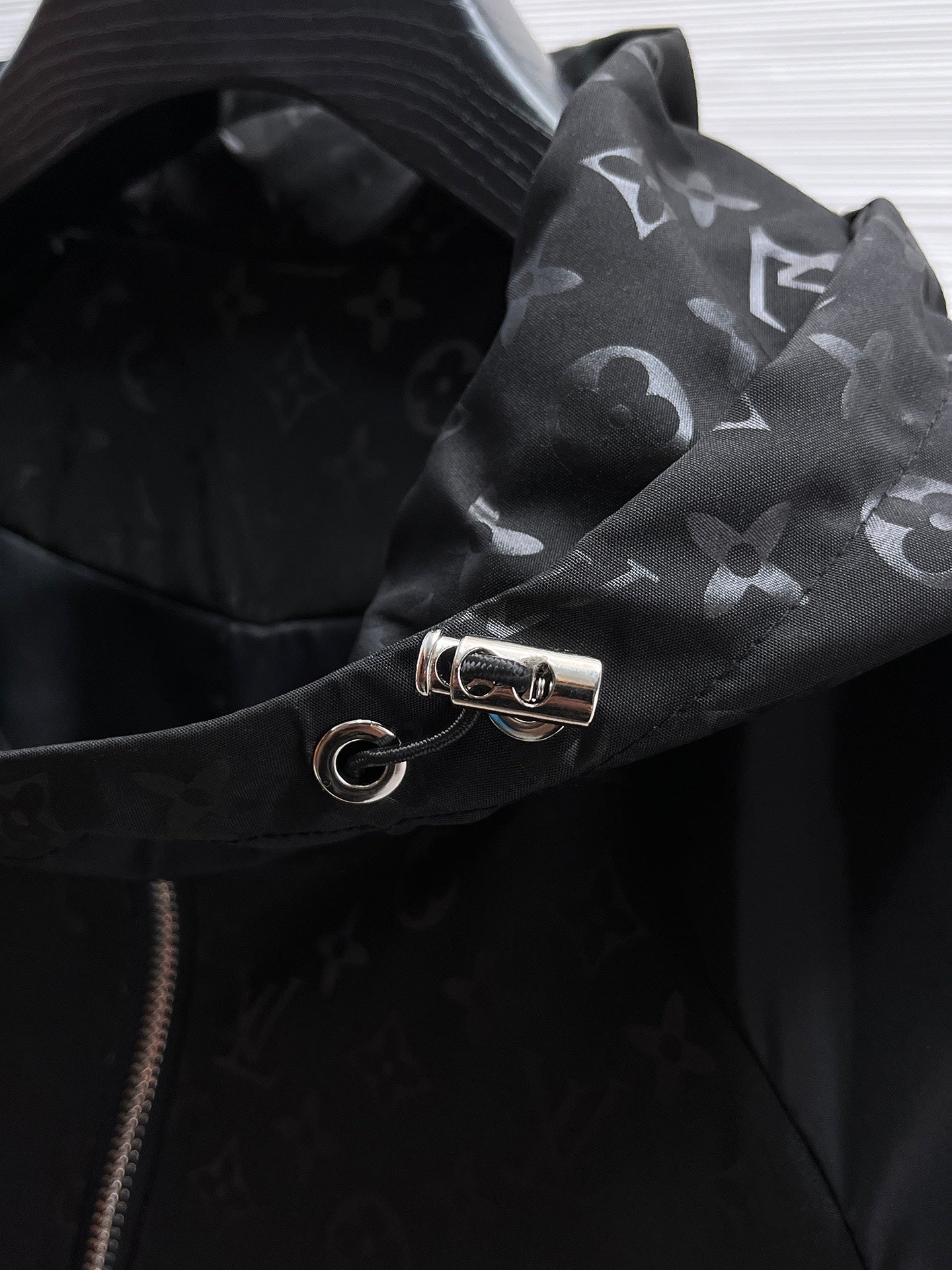 LOUIS VUITTON Men’s Jacket Fall 2024｜Runway-Inspired Masterpiece in Memory-Tech Fabric