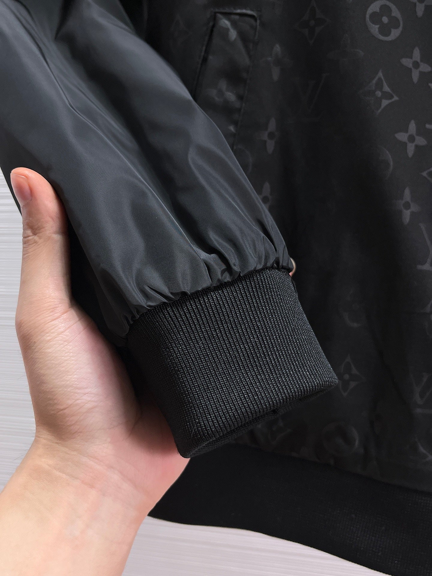 LOUIS VUITTON Men’s Jacket Fall 2024｜Runway-Inspired Masterpiece in Memory-Tech Fabric