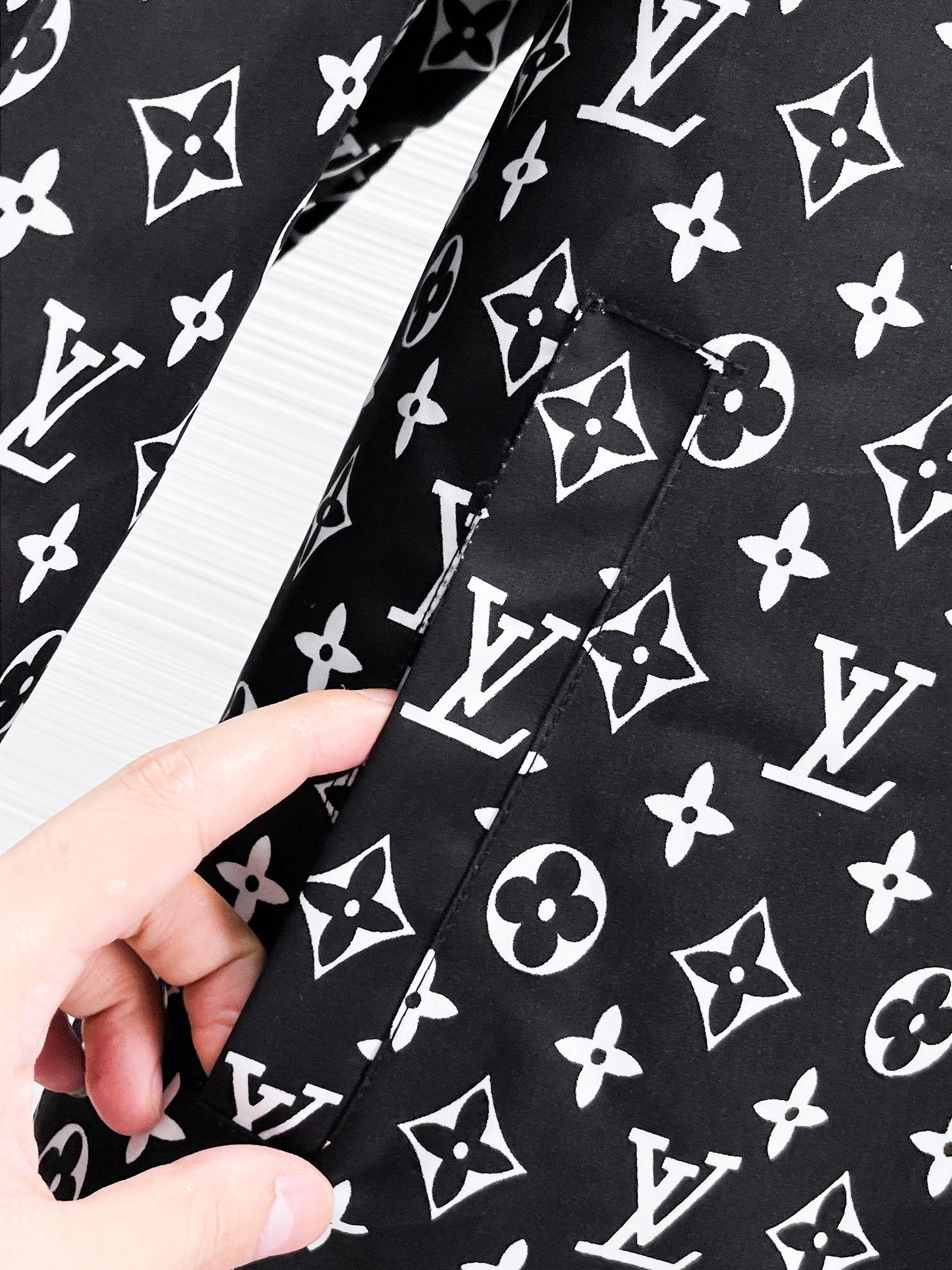 LOUIS VUITTON Men’s Fall 2024 Jacket｜Runway Edition with Refined Memory-Tech Fabric