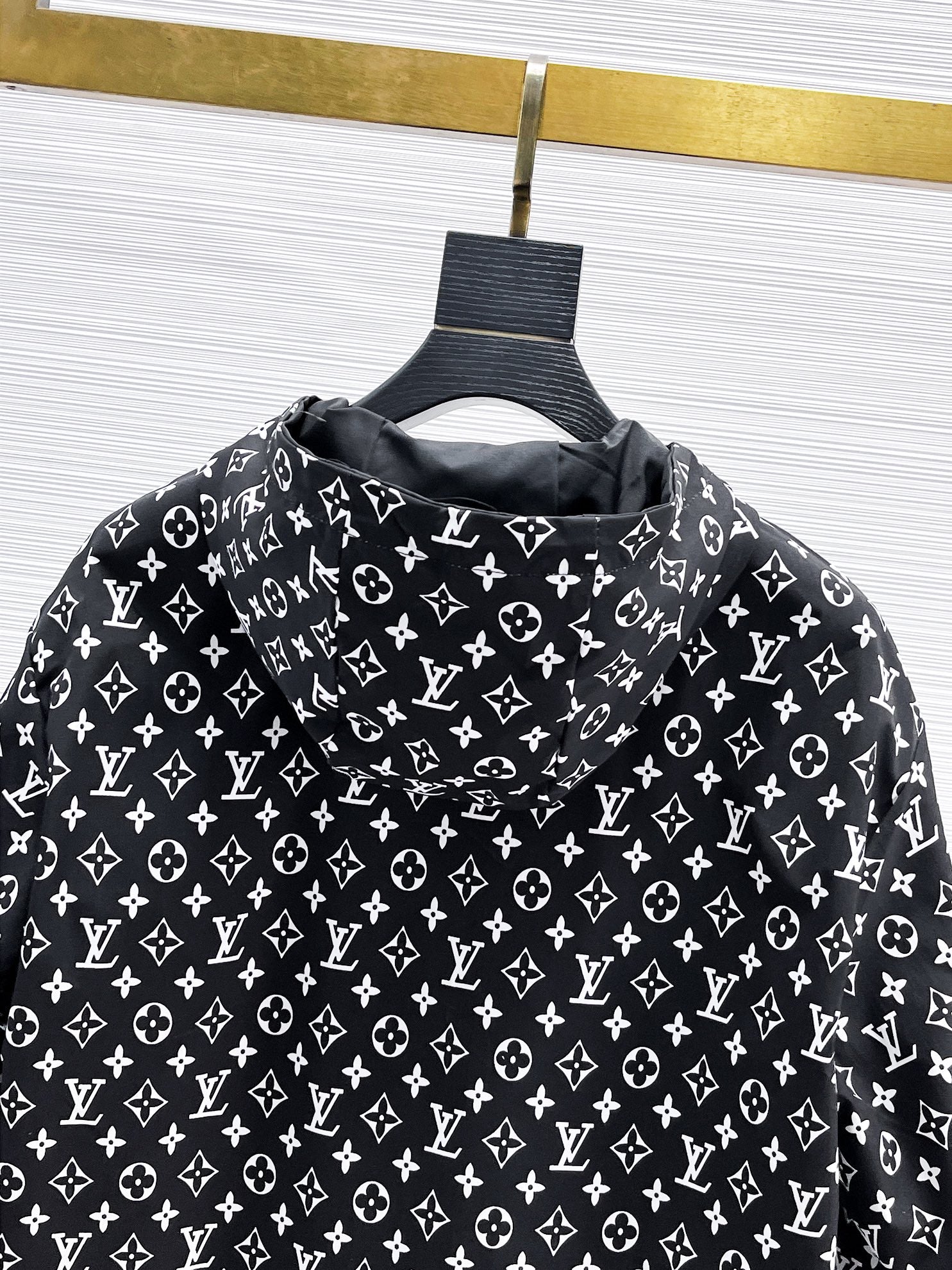LOUIS VUITTON Men’s Fall 2024 Jacket｜Runway Edition with Refined Memory-Tech Fabric