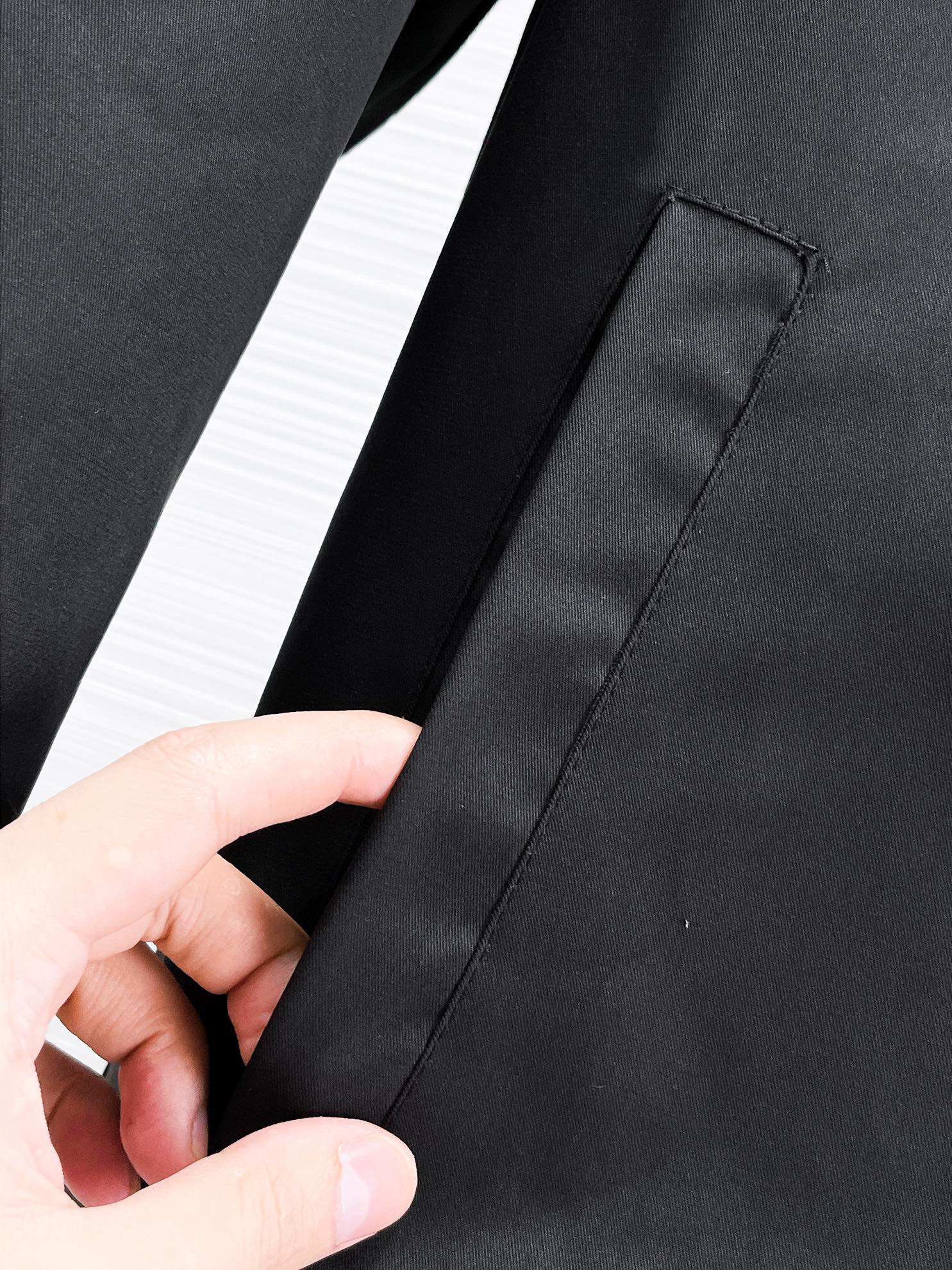 LOUIS VUITTON Men’s Fall 2024 Jacket｜Runway Edition with Refined Memory-Tech Fabric