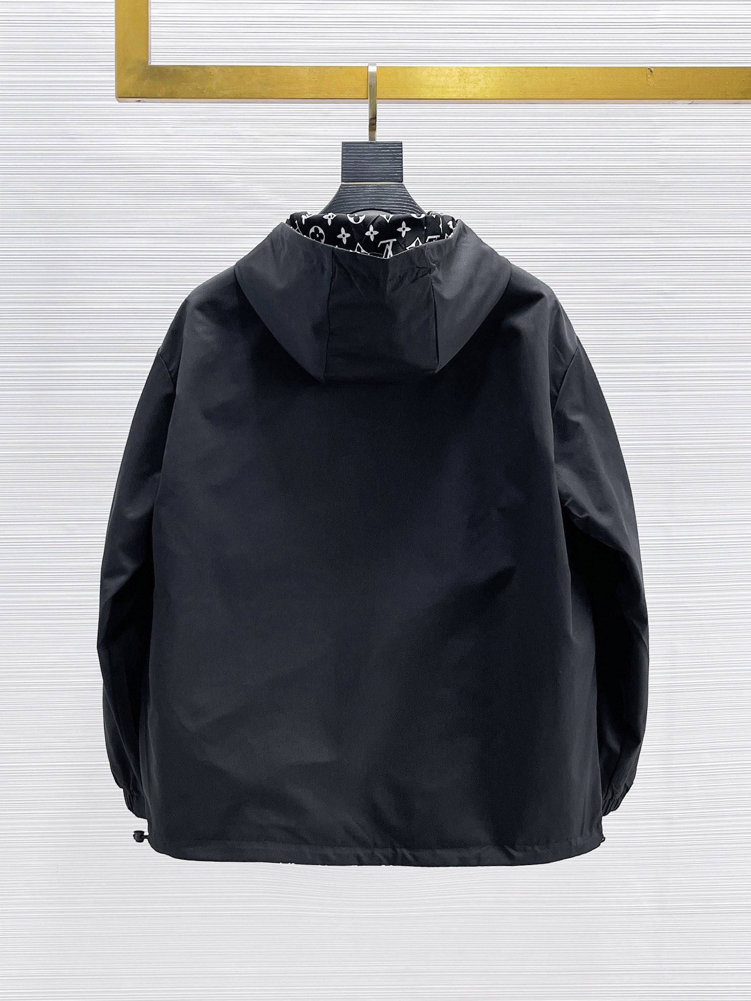 LOUIS VUITTON Men’s Fall 2024 Jacket｜Runway Edition with Refined Memory-Tech Fabric