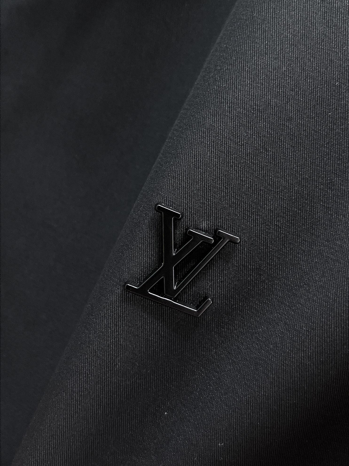 LOUIS VUITTON Men’s Fall 2024 Jacket｜Runway Edition with Refined Memory-Tech Fabric