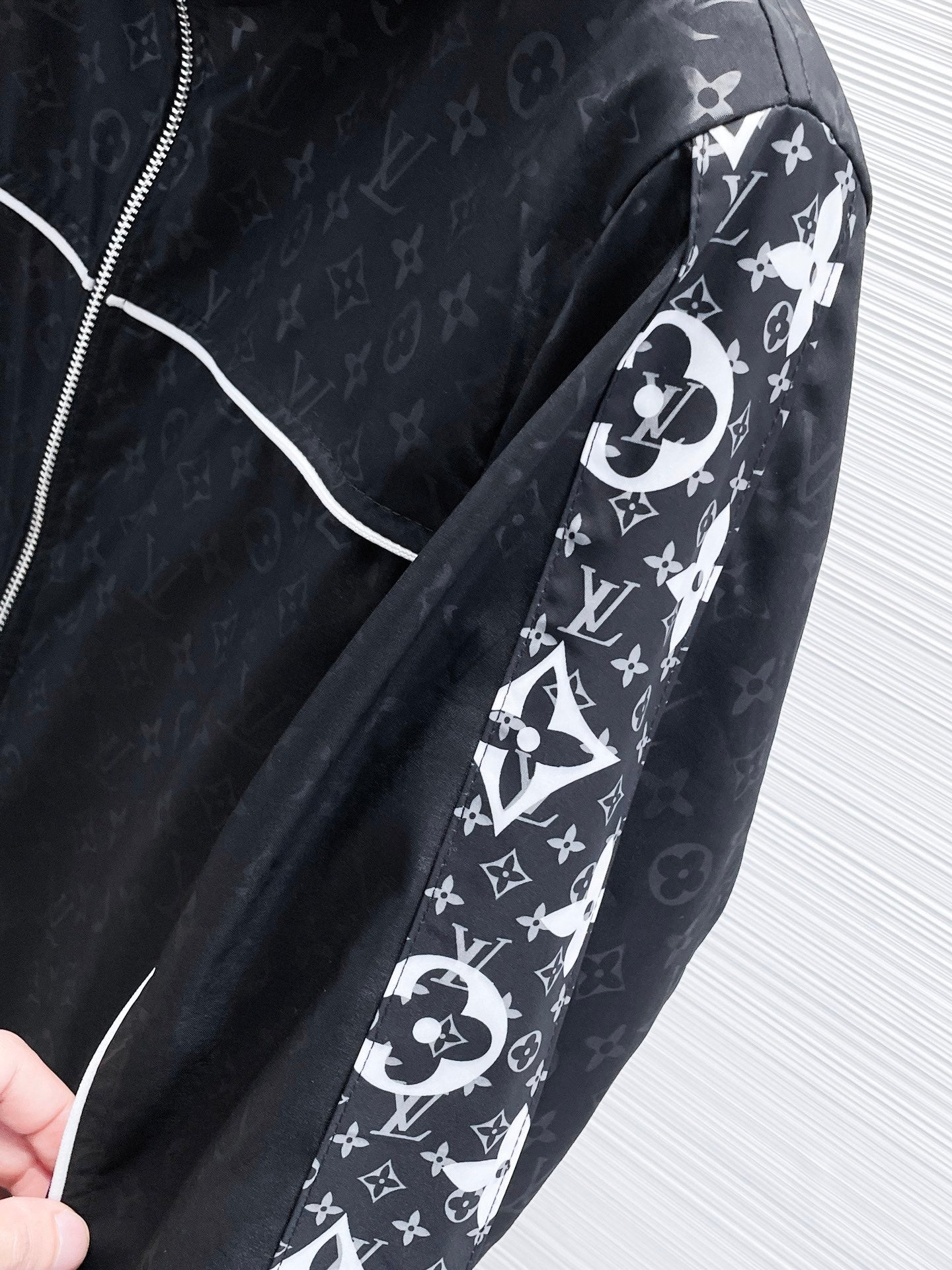 LOUIS VUITTON Autumn 2024 Premium Jacket | Runway Edition | Memory Fabric Warmth & Comfort