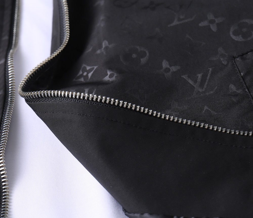 LOUIS VUITTON Autumn 2024 Men’s Jacket | Official Web Edition | Exclusive Tailored Fabric