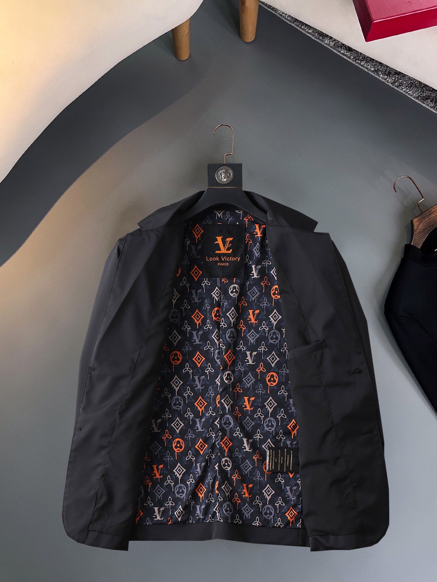 LOUIS VUITTON Autumn 2024 Men’s Jacket | Official Web Edition | Exclusive Tailored Fabric