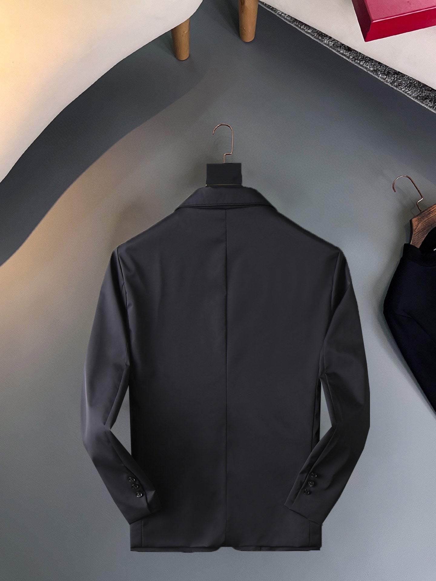 LOUIS VUITTON Autumn 2024 Men’s Jacket | Official Web Edition | Exclusive Tailored Fabric