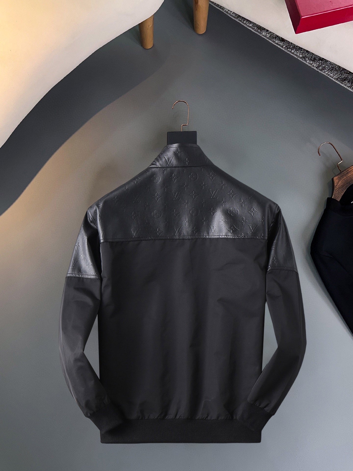LOUIS VUITTON Autumn 2024 Men’s Jacket | Official Web Edition | Premium Tailored Fabric