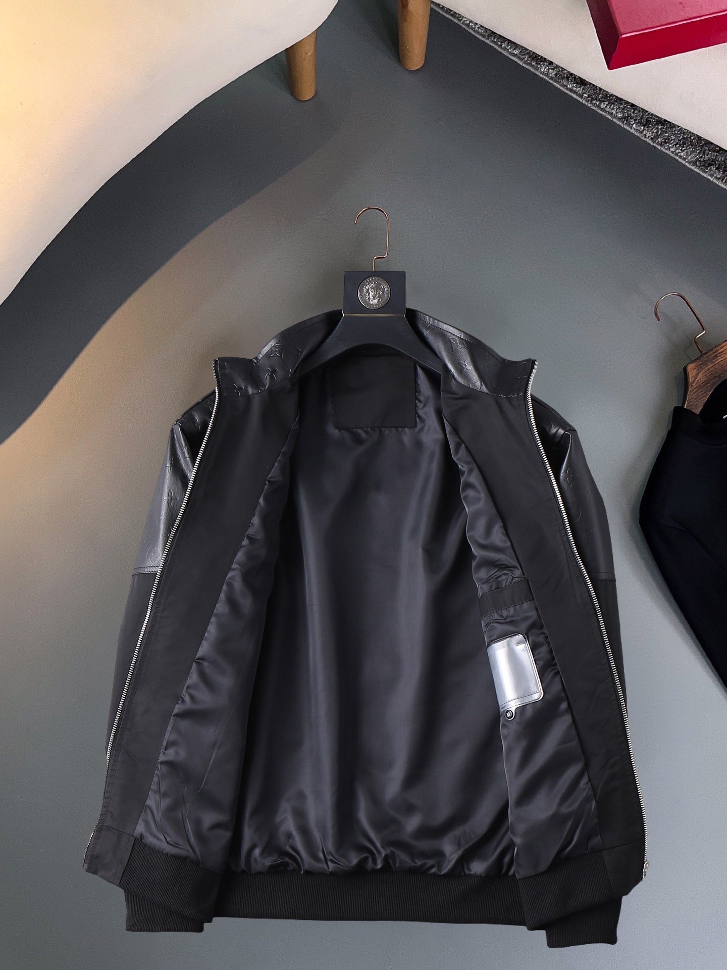 LOUIS VUITTON Autumn 2024 Men’s Jacket | Official Web Edition | Premium Tailored Fabric