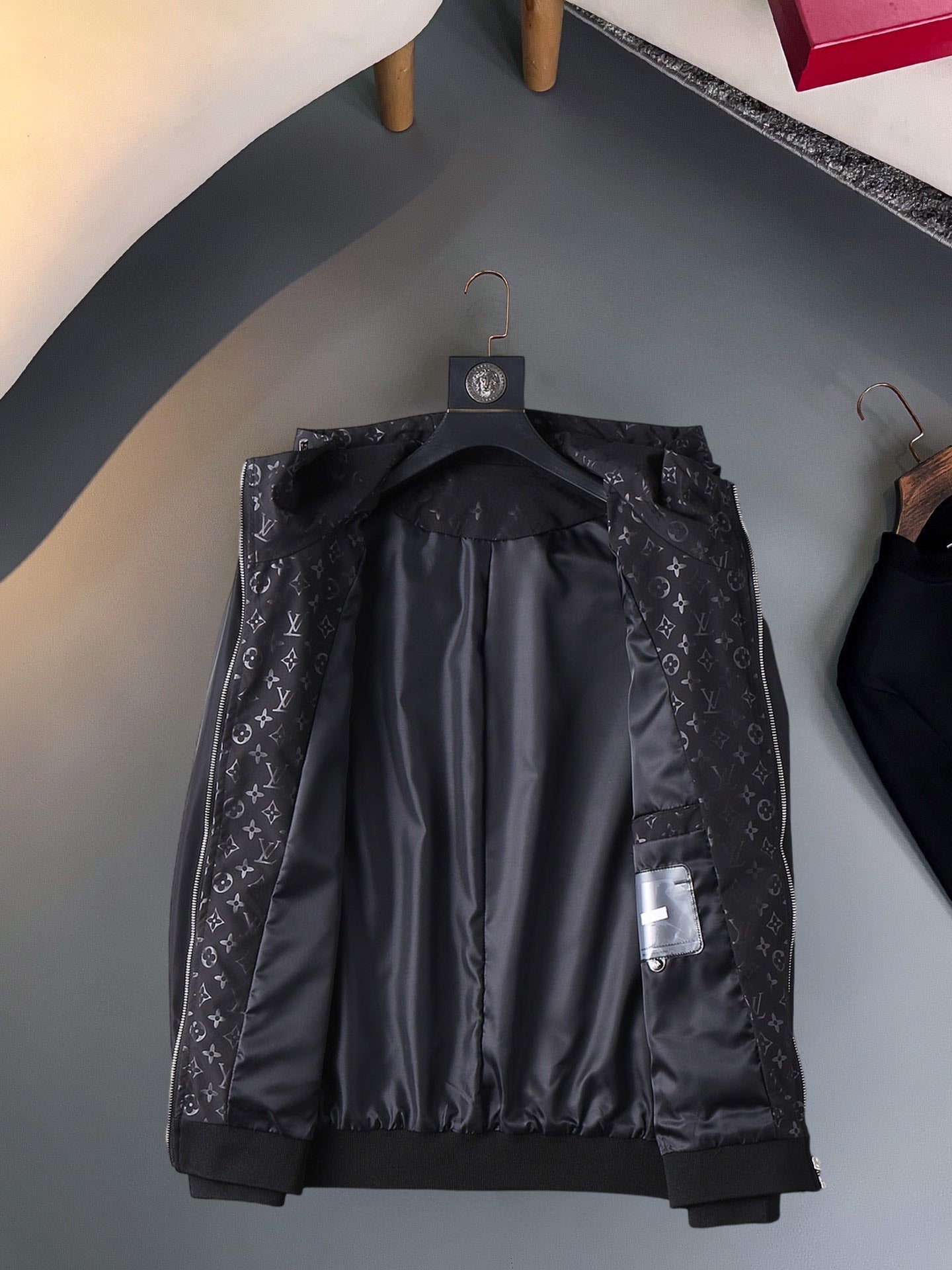 LOUIS VUITTON Autumn 2024 Men’s Jacket | Official Web Edition | Premium Tailored Fabric