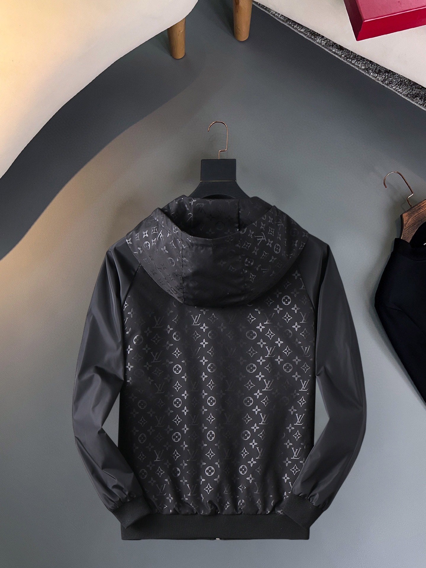 LOUIS VUITTON Autumn 2024 Men’s Jacket | Official Web Edition | Premium Tailored Fabric