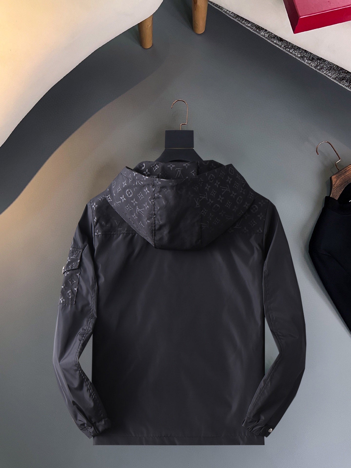 LOUIS VUITTON Autumn 2024 Men’s Jacket | Official Web Edition | Premium Tailored Fabric