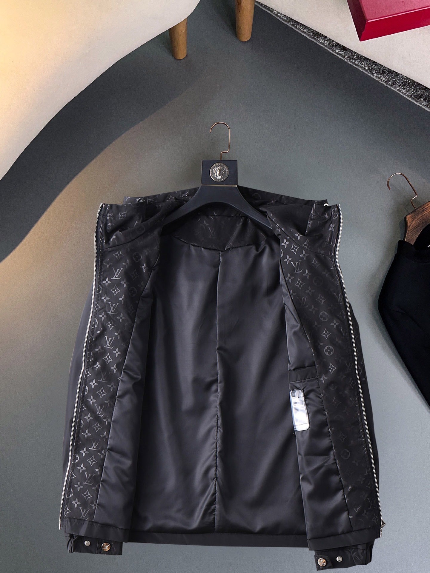 LOUIS VUITTON Autumn 2024 Men’s Jacket | Official Web Edition | Premium Tailored Fabric