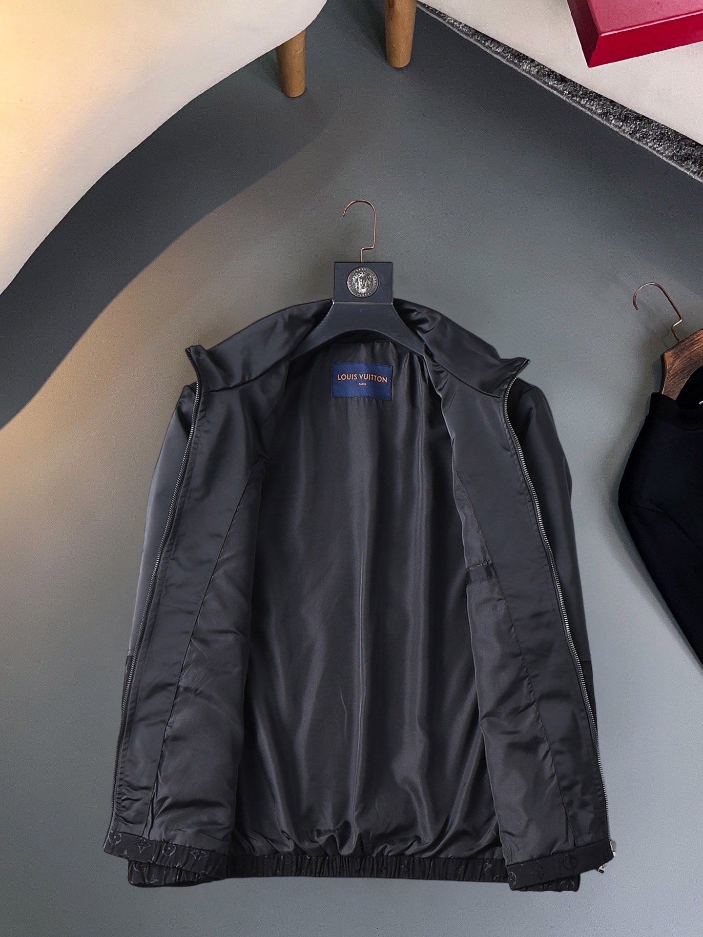 LOUIS VUITTON Autumn 2024 Men’s Jacket | Official Web Edition | Premium Tailored Fabric