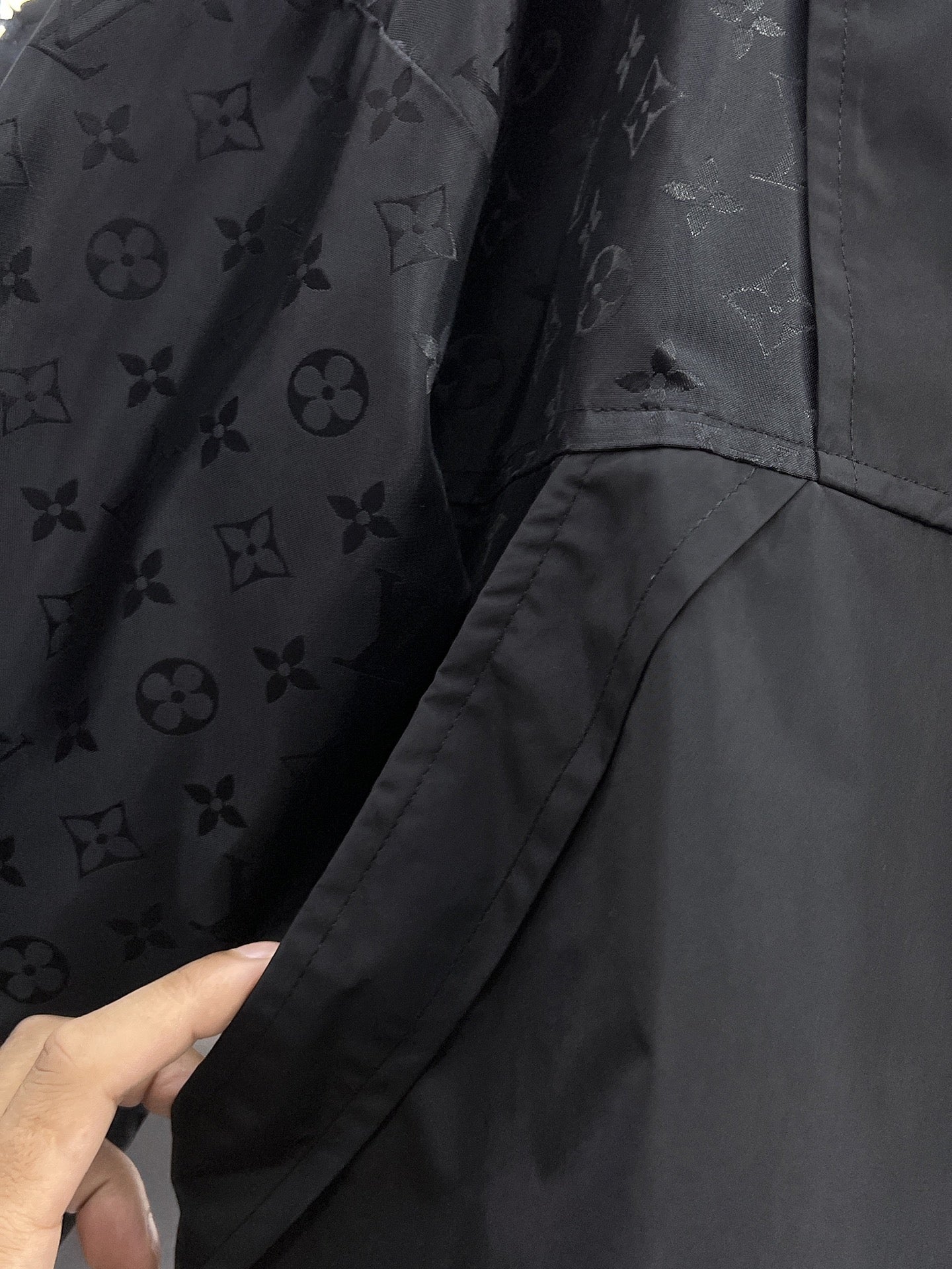 LOUIS VUITTON Autumn/Winter 2024 Men’s Jacket | Official Web Edition | Authentic Triple Label