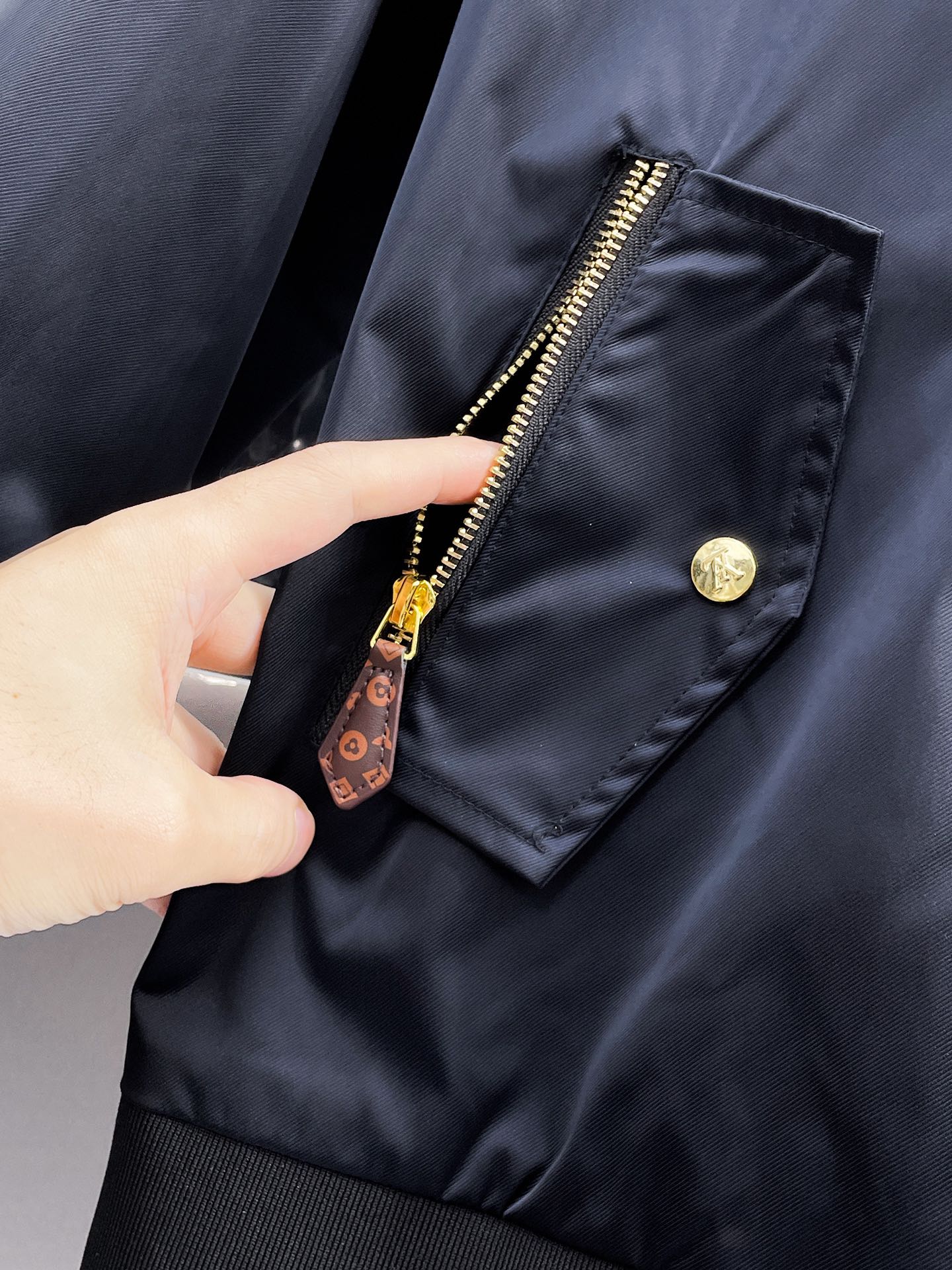LOUIS VUITTON Autumn/Winter 2024 Men’s Jacket | Official Web Edition | Authentic Triple Label