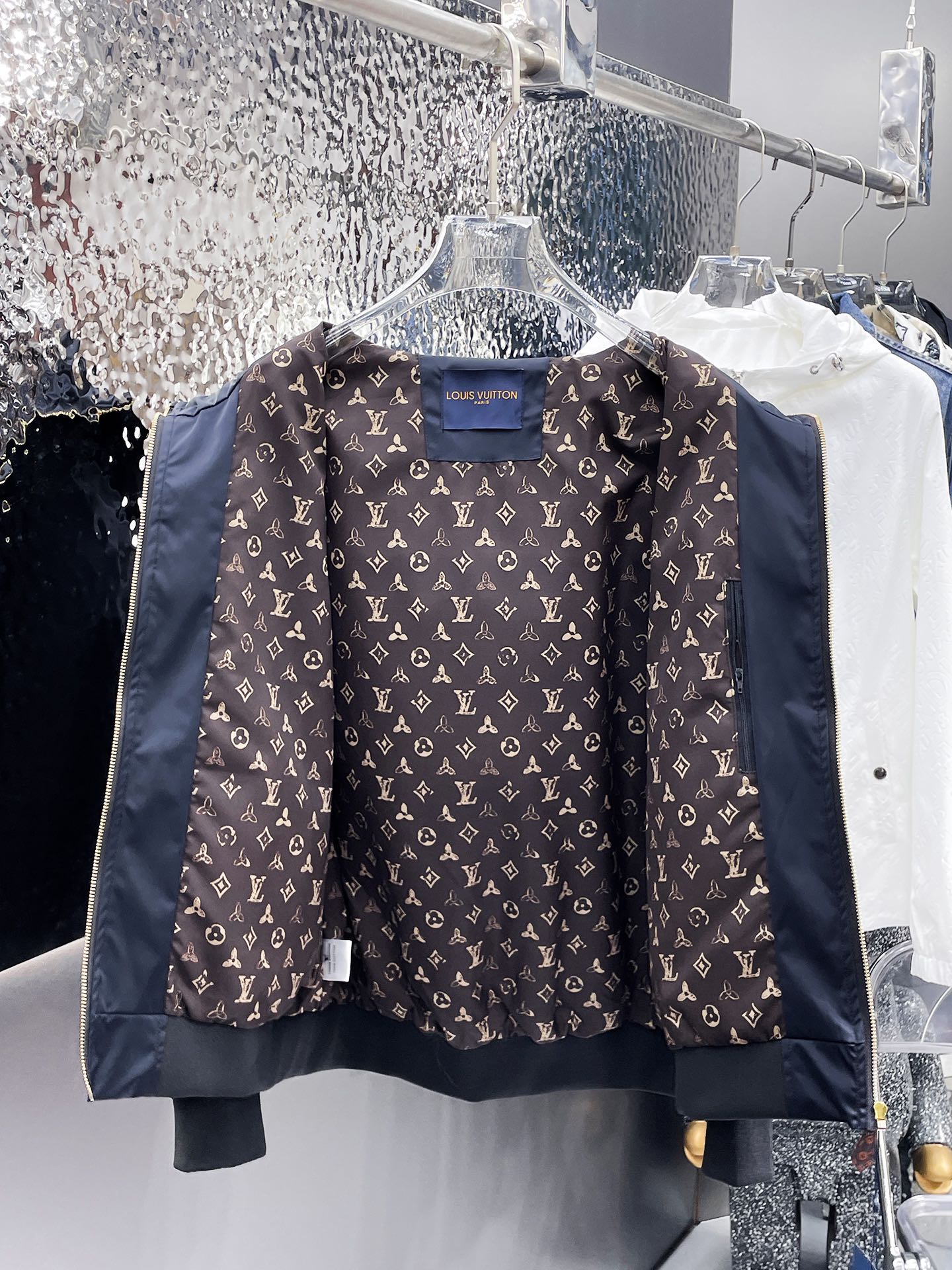 LOUIS VUITTON Autumn/Winter 2024 Men’s Jacket | Official Web Edition | Authentic Triple Label