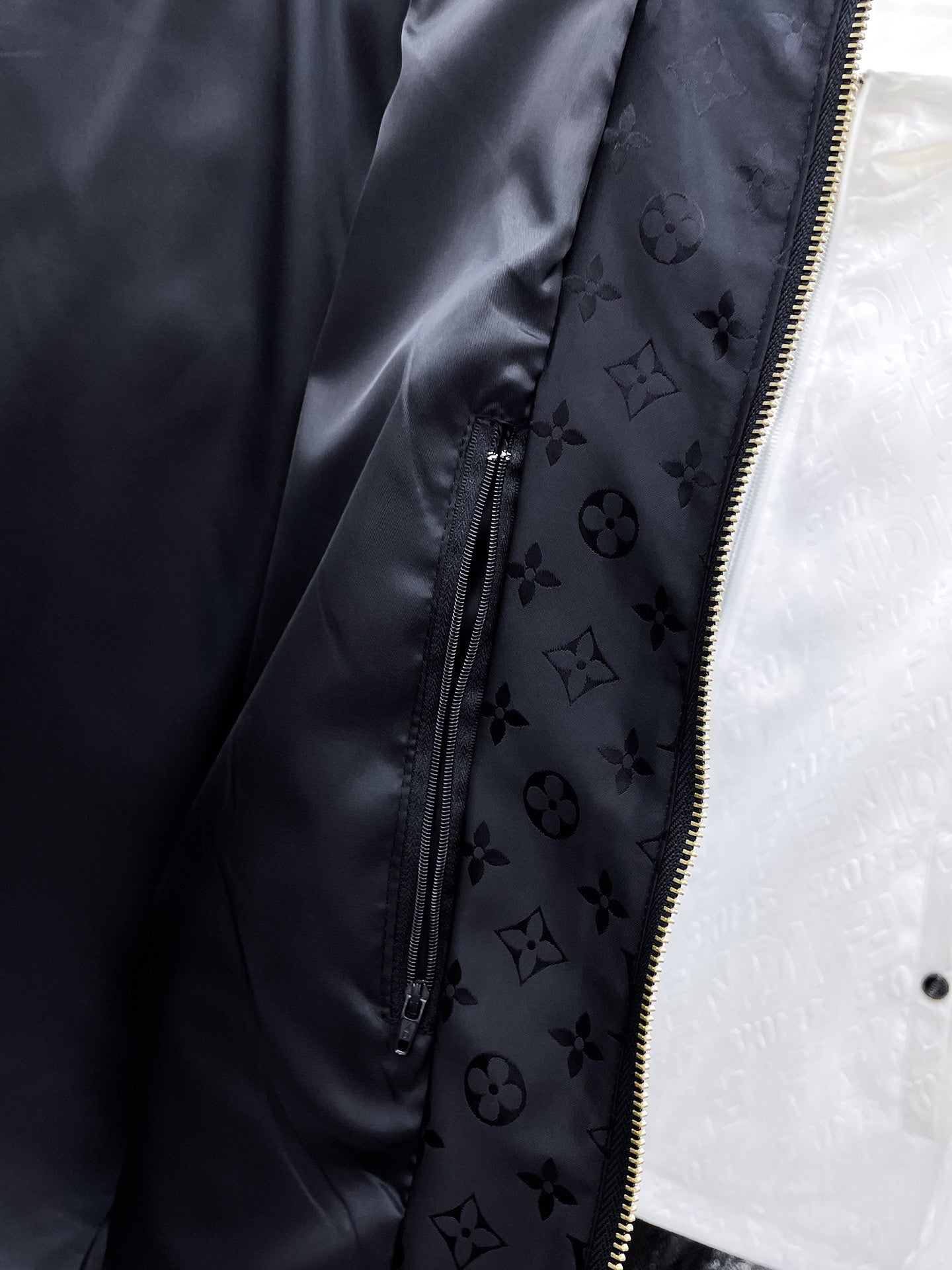 LOUIS VUITTON Autumn/Winter 2024 Men’s Jacket | Official Web Edition | Authentic Triple Label