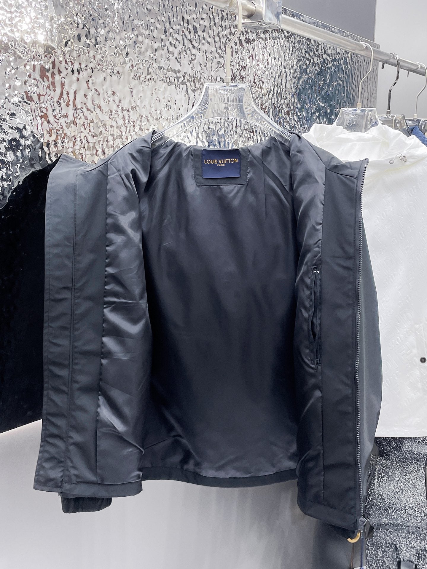 LOUIS VUITTON Autumn/Winter 2024 Men’s Jacket | Official Web Edition | Authentic Triple Label