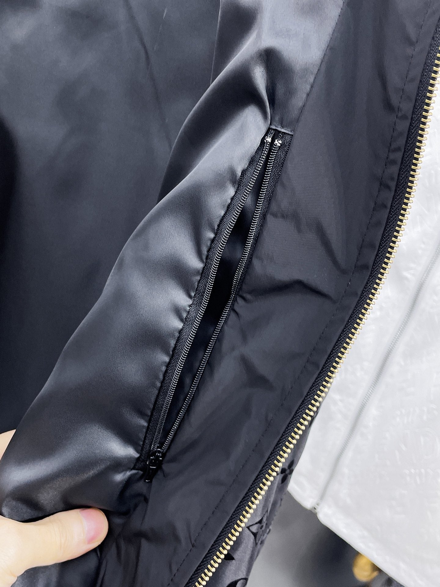 LOUIS VUITTON Autumn/Winter 2024 Men’s Jacket | Official Web Edition | Authentic Triple Label