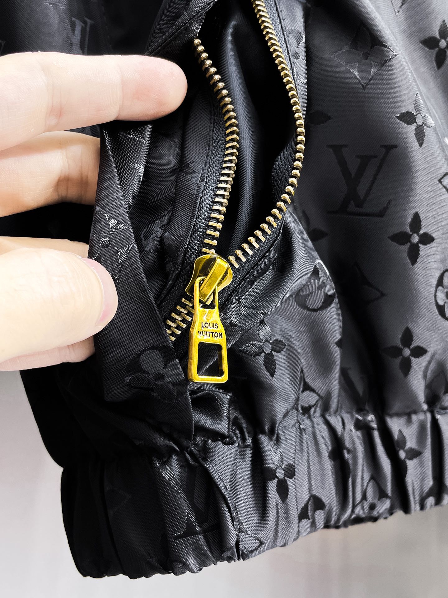 LOUIS VUITTON Autumn/Winter 2024 Men’s Jacket | Official Web Edition | Authentic Triple Label