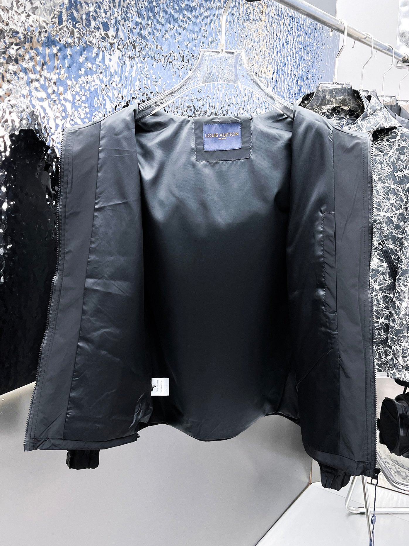LOUIS VUITTON Autumn/Winter 2024 Men’s Jacket | Official Web Edition | Authentic Triple Label
