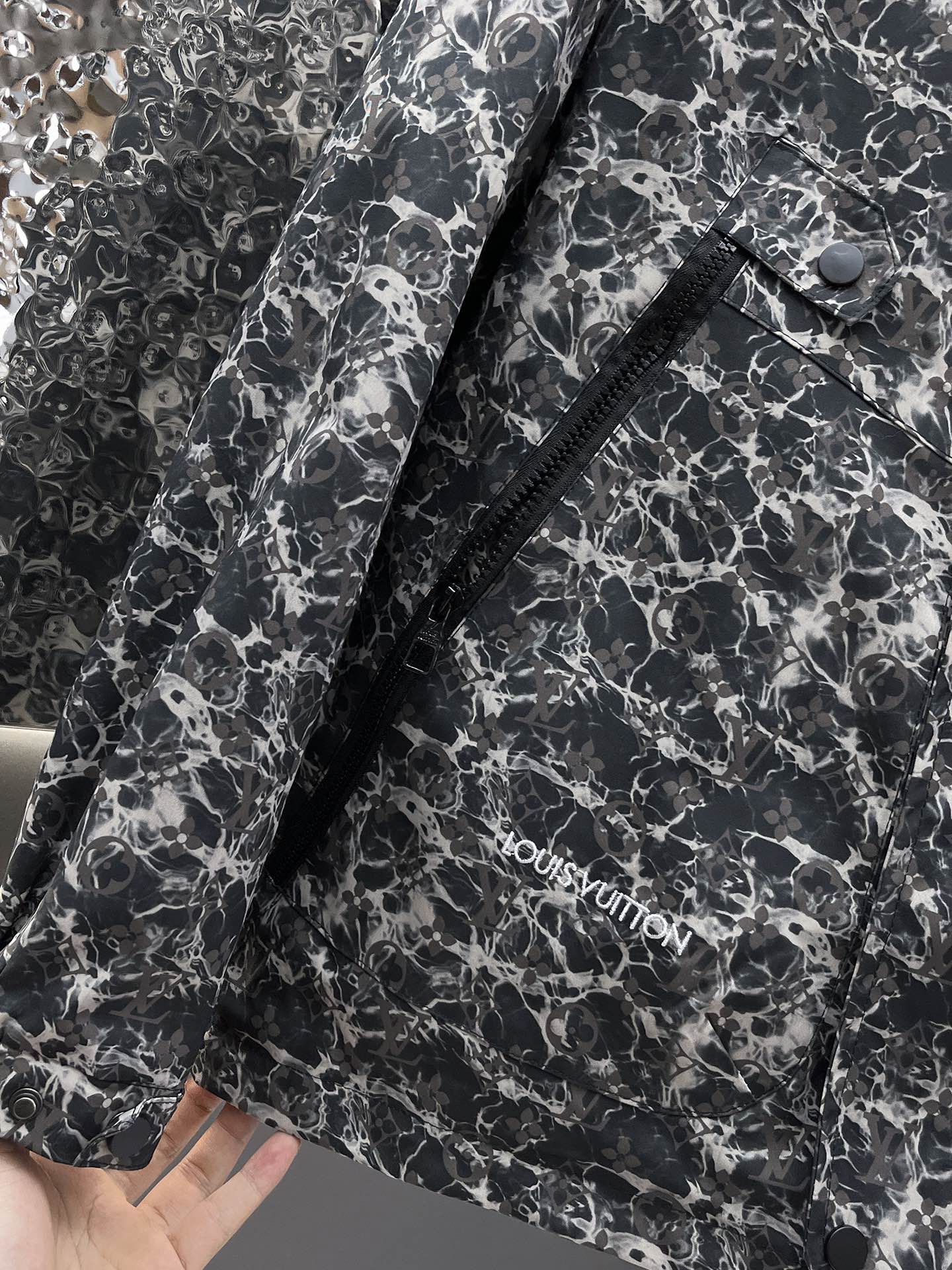 LOUIS VUITTON Autumn/Winter 2024 Men’s Jacket | Official Web Edition | Authentic Triple Label