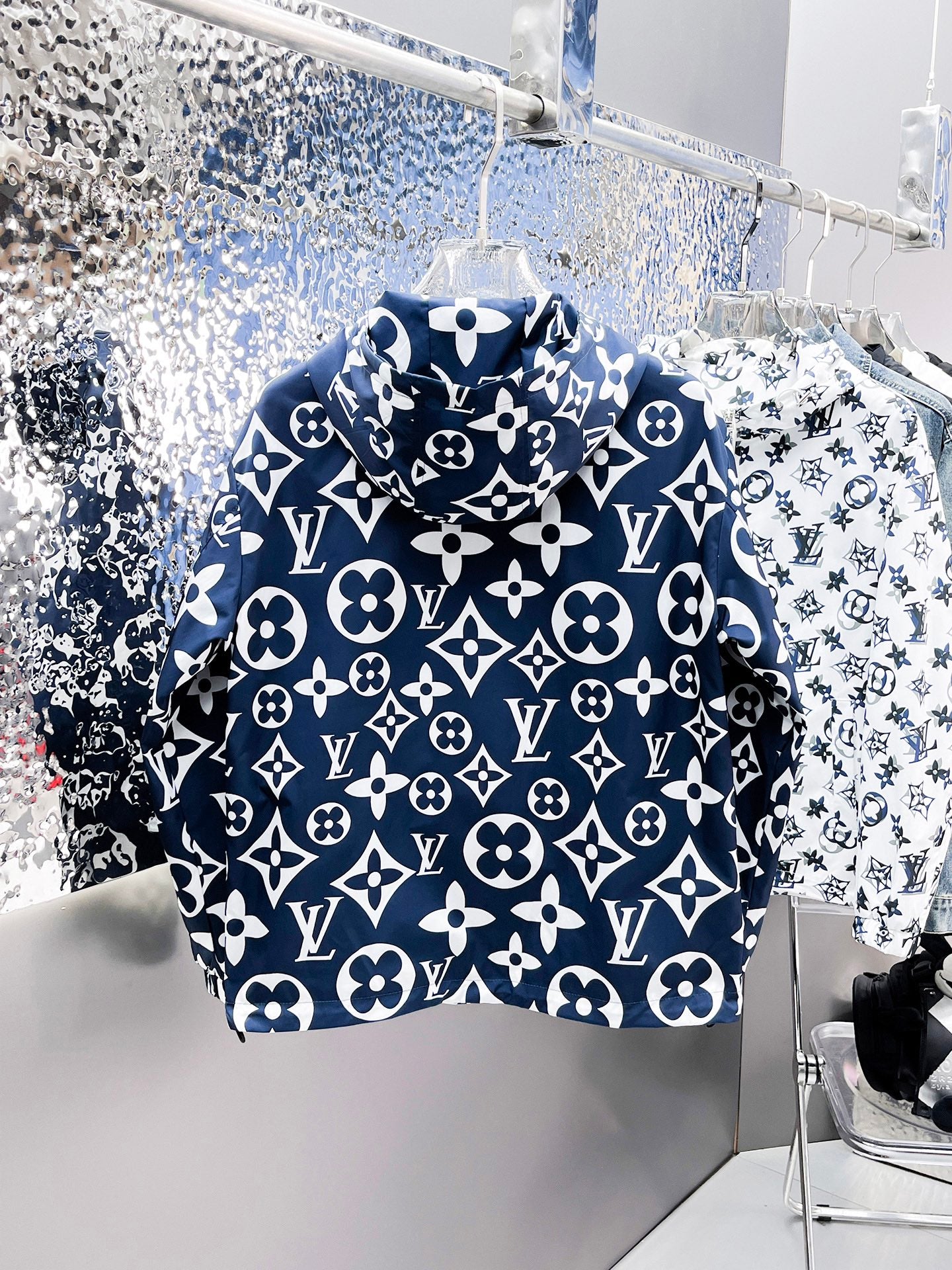 LV Men’s 2024 Fall/Winter Jacket – Premium Fabric, Authentic Tags, Exclusive Edition