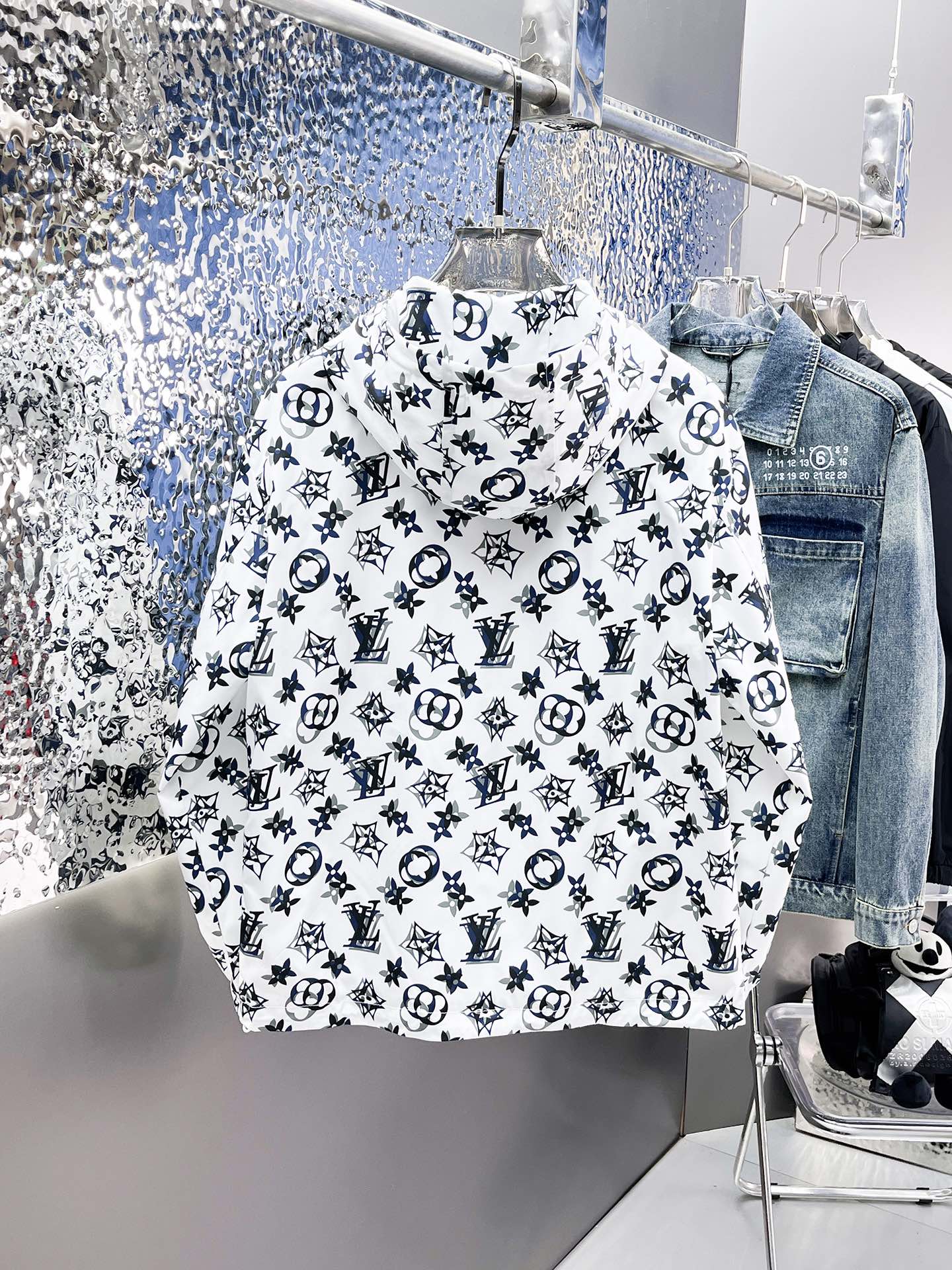 LV Men’s 2024 Fall/Winter Luxury Jacket – Exclusive Release, Authentic Tags, Premium Fabric