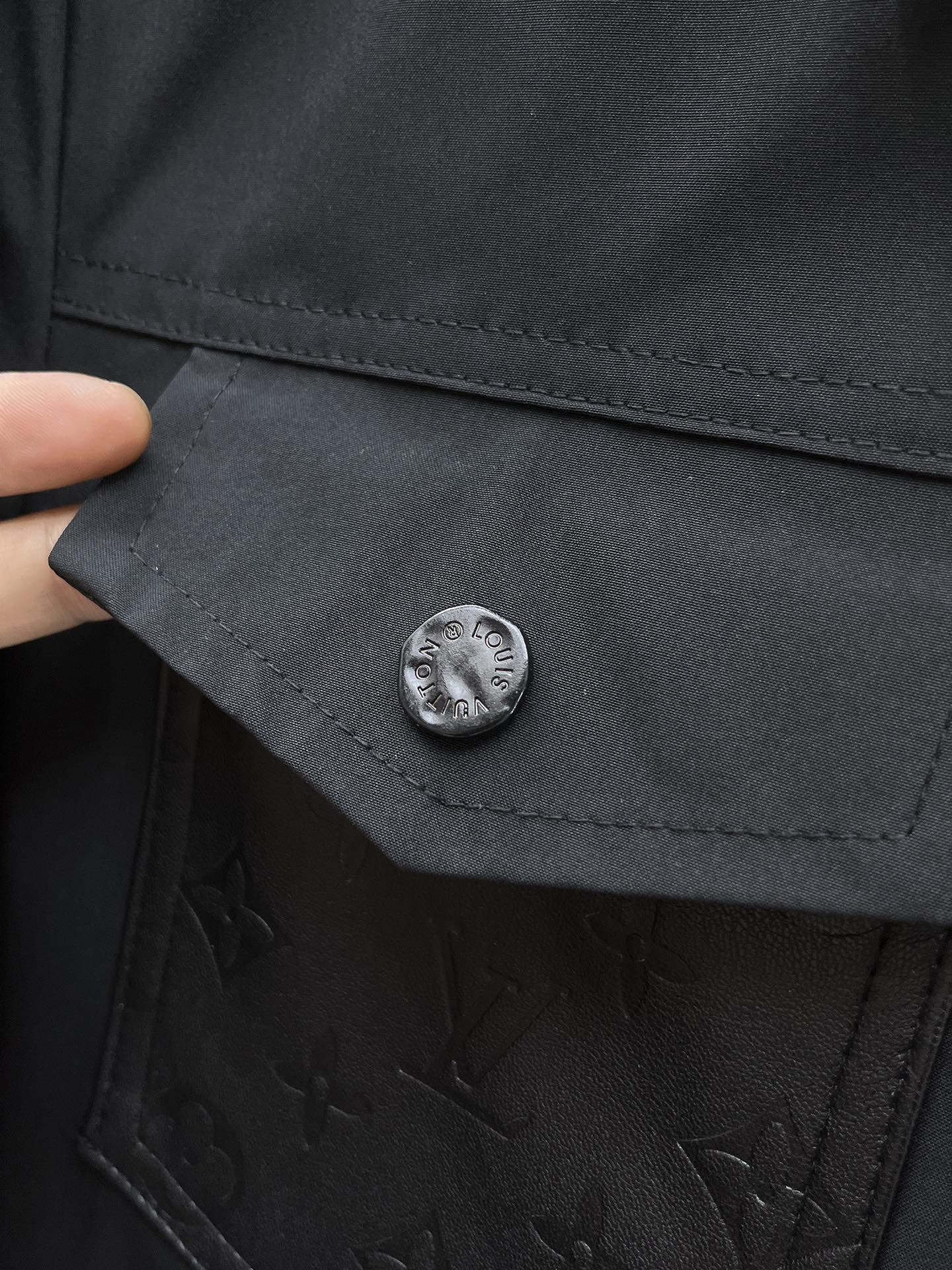 LV Men’s 2024 Fall/Winter Luxury Jacket – Authentic Boutique Edition, Premium Fabric, Exclusive Release