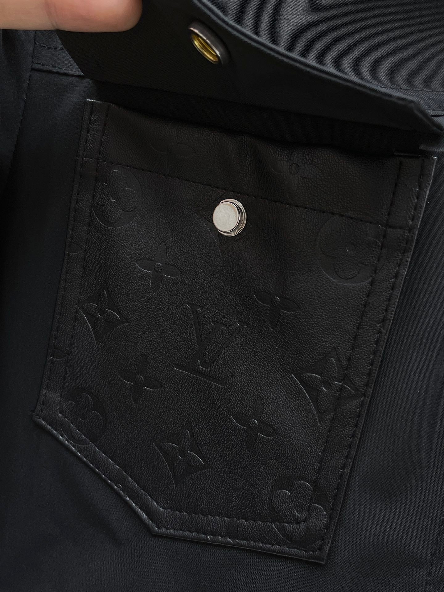 LV Men’s 2024 Fall/Winter Luxury Jacket – Authentic Boutique Edition, Premium Fabric, Exclusive Release