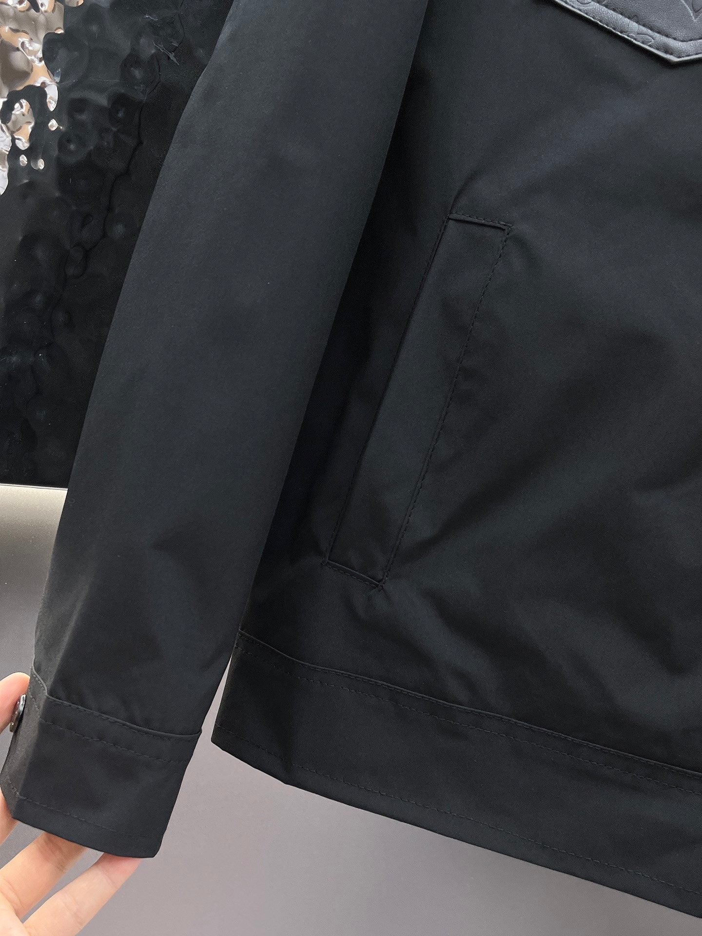 LV Men’s 2024 Fall/Winter Luxury Jacket – Authentic Boutique Edition, Premium Fabric, Exclusive Release