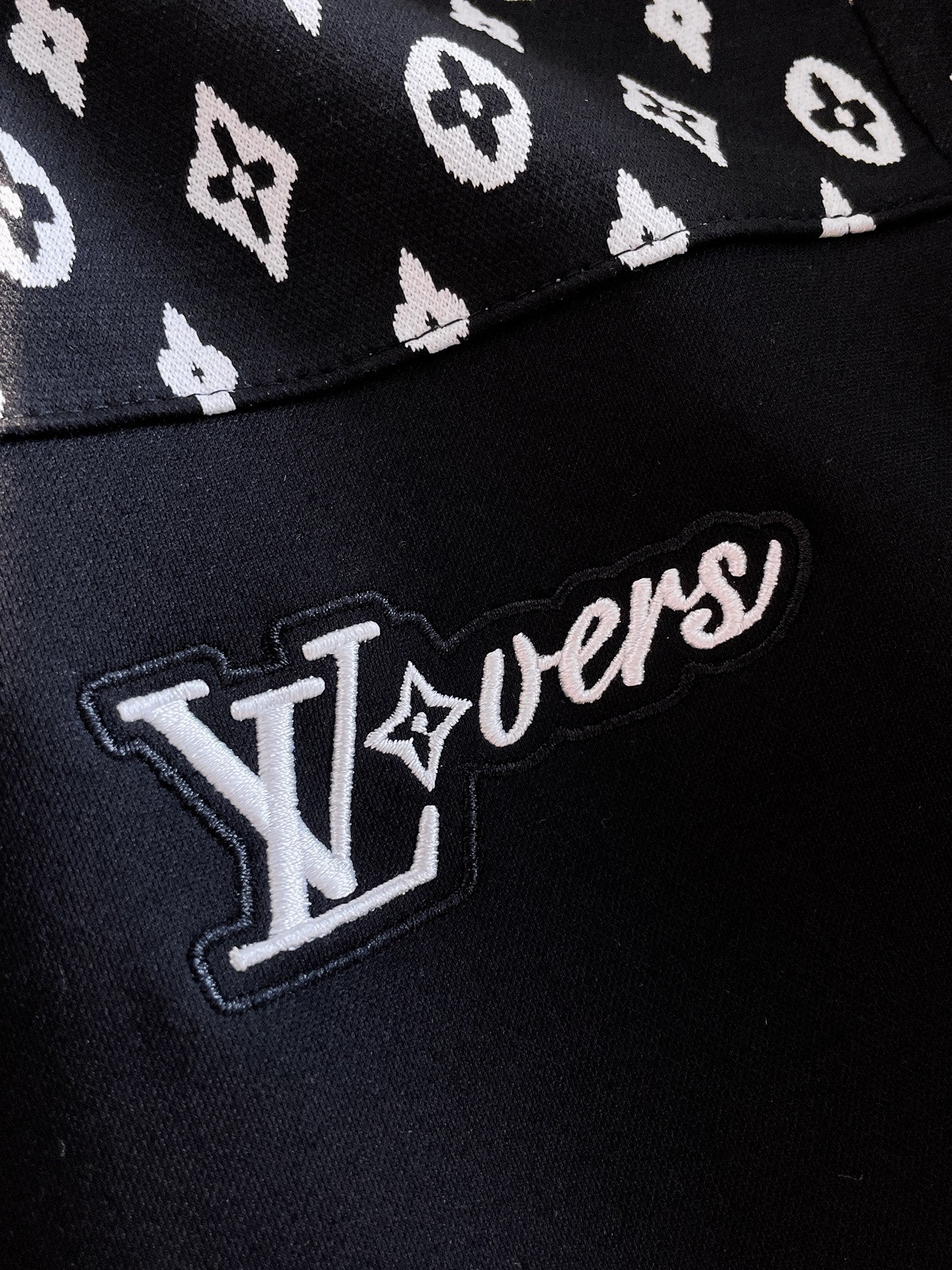 LV Men’s 2024 Fall/Winter Luxury Tracksuit – Boutique Edition, Premium Fabric, Refined Casual Elegance