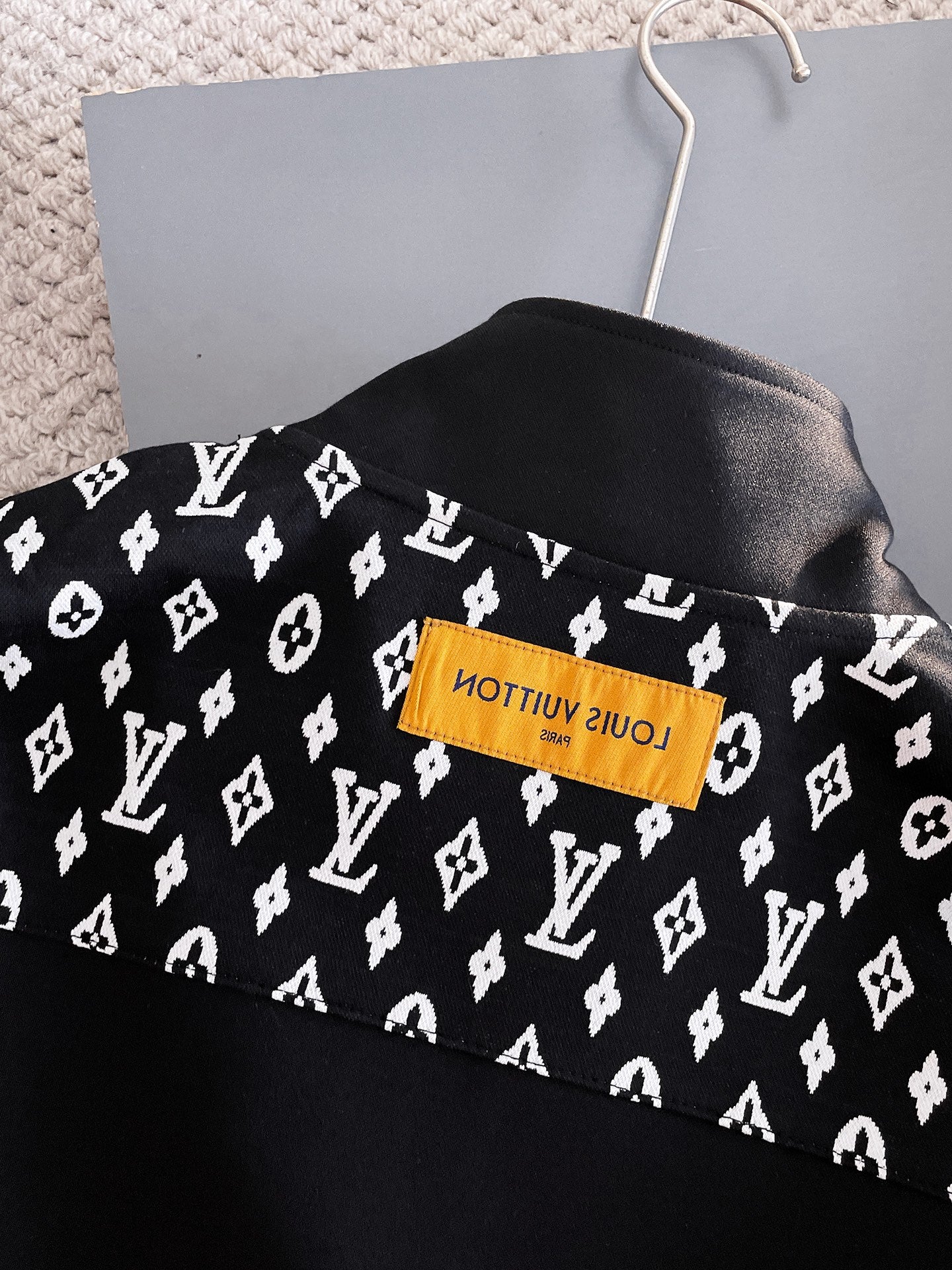 LV Men’s 2024 Fall/Winter Luxury Tracksuit – Boutique Edition, Premium Fabric, Refined Casual Elegance