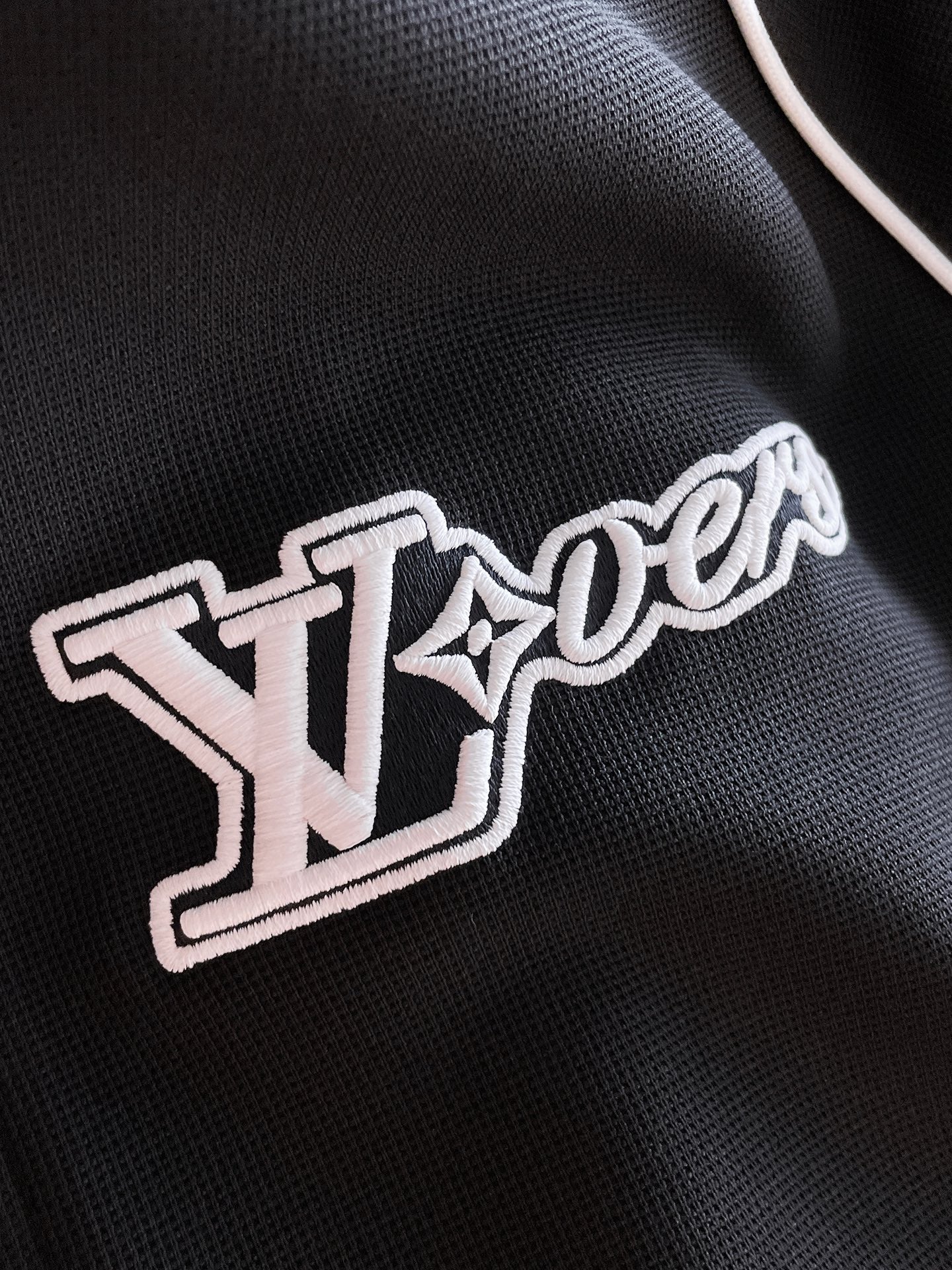LV Men’s 2024 Fall/Winter Luxury Tracksuit – Boutique Edition, Premium Fabric, Refined Craftsmanship