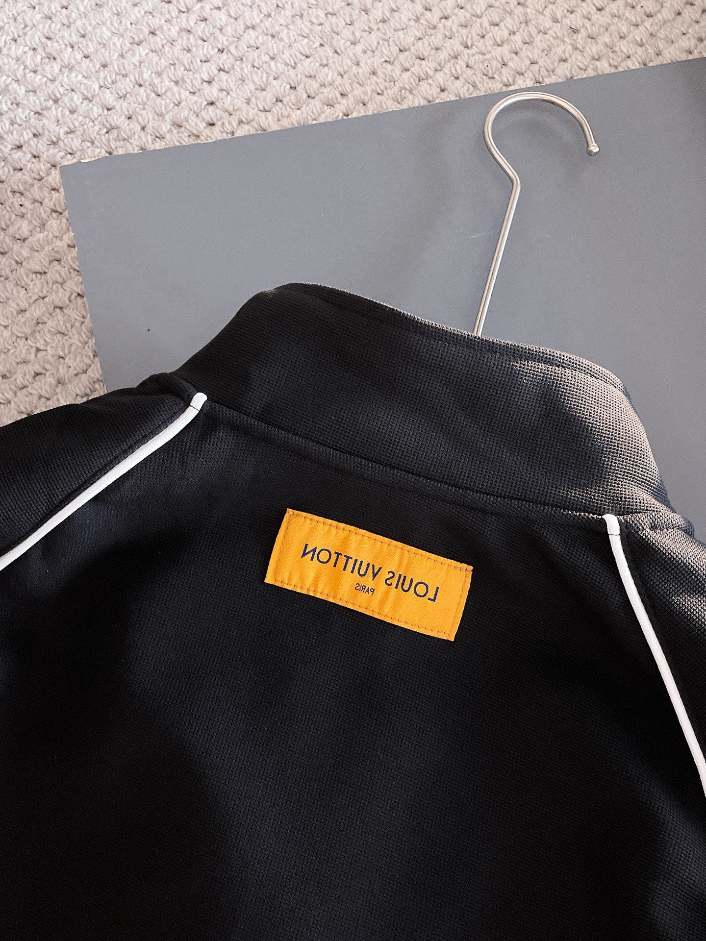 LV Men’s 2024 Fall/Winter Luxury Tracksuit – Boutique Edition, Premium Fabric, Refined Craftsmanship