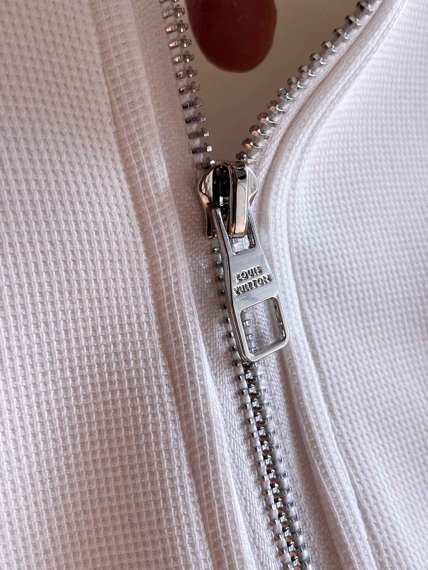 LV Men’s 2024 Fall/Winter Tracksuit – Boutique Edition, Premium Fabric, Luxury Craftsmanship