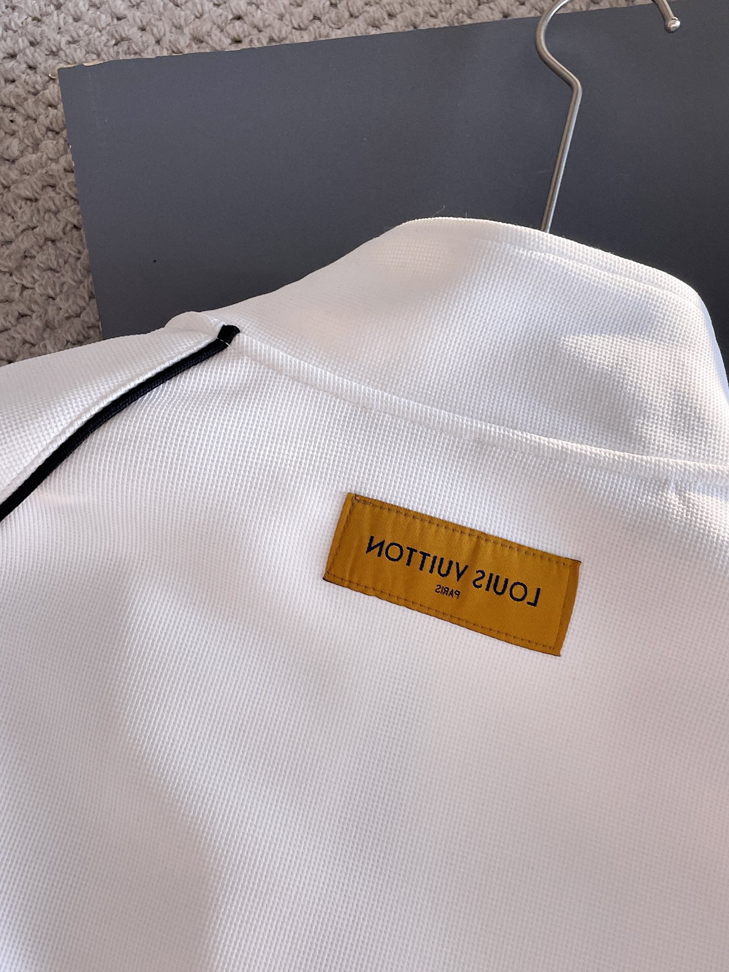 LV Men’s 2024 Fall/Winter Tracksuit – Boutique Edition, Premium Fabric, Luxury Craftsmanship