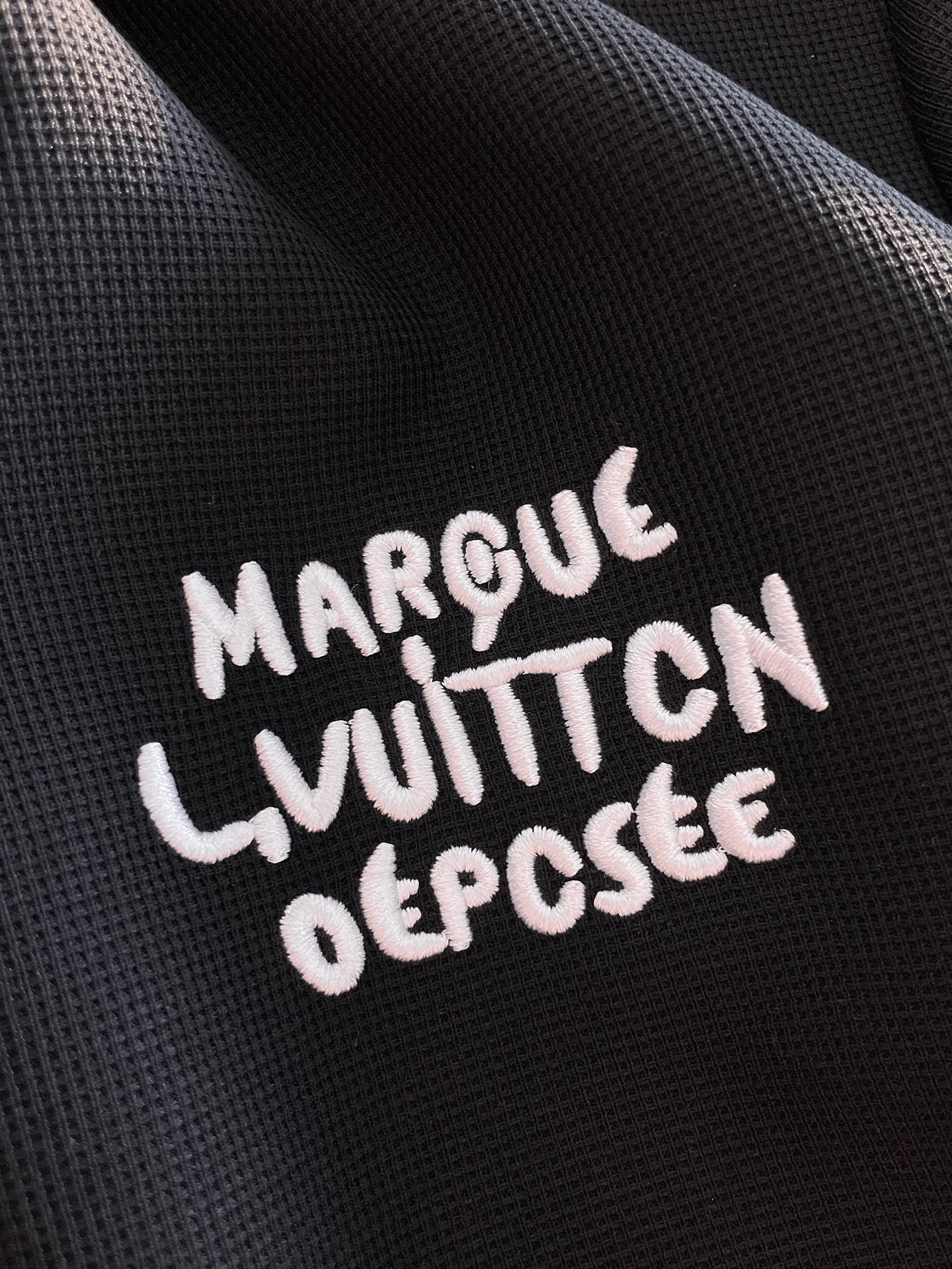LV Men’s 2024 Fall/Winter Luxury Tracksuit – Boutique Edition, Premium Fabric, Timeless Elegance