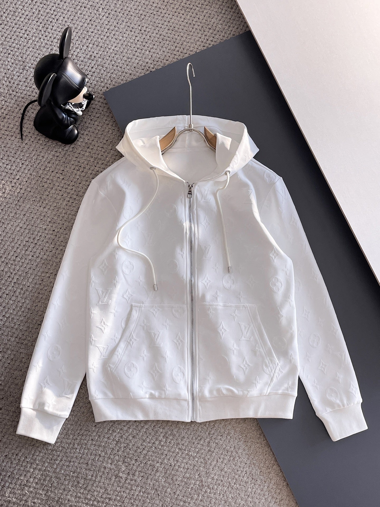 LV Men’s 2024 Fall/Winter Tracksuit – Boutique Edition, Premium Fabric, Refined Elegance