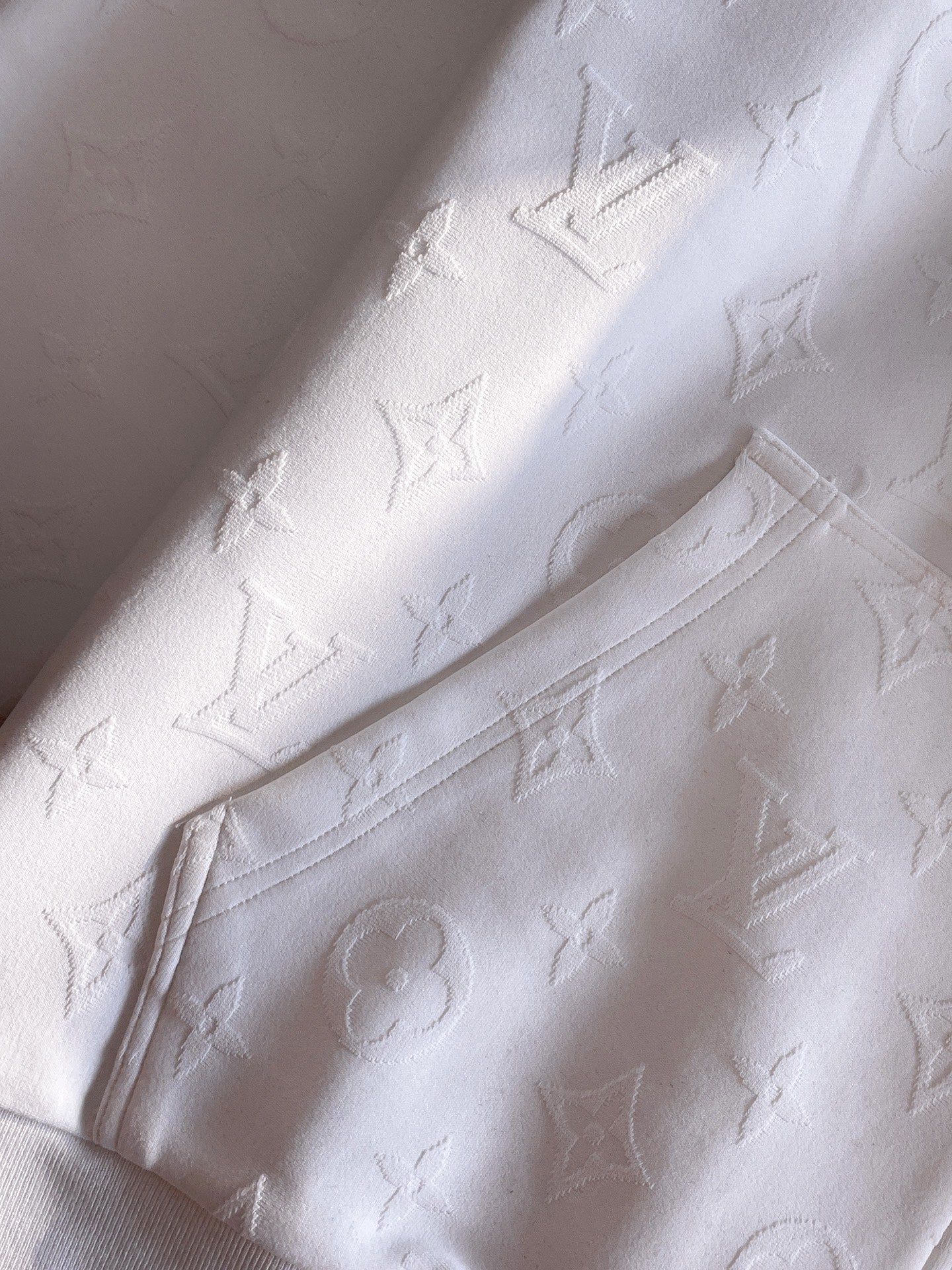 LV Men’s 2024 Fall/Winter Tracksuit – Boutique Edition, Premium Fabric, Refined Elegance