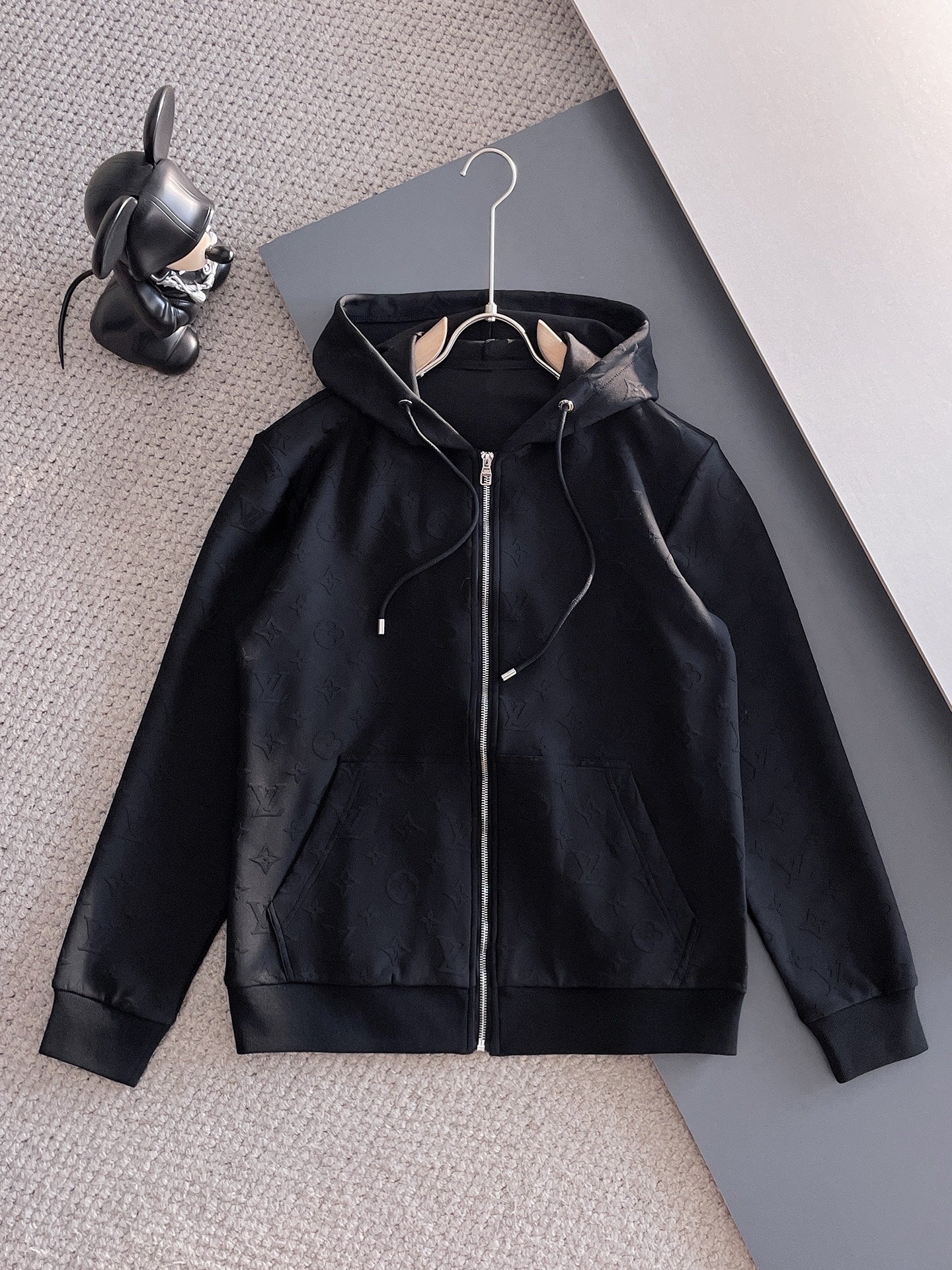 LV Men’s 2024 Fall/Winter Tracksuit – Boutique Edition, Premium Fabric, Timeless Sophistication