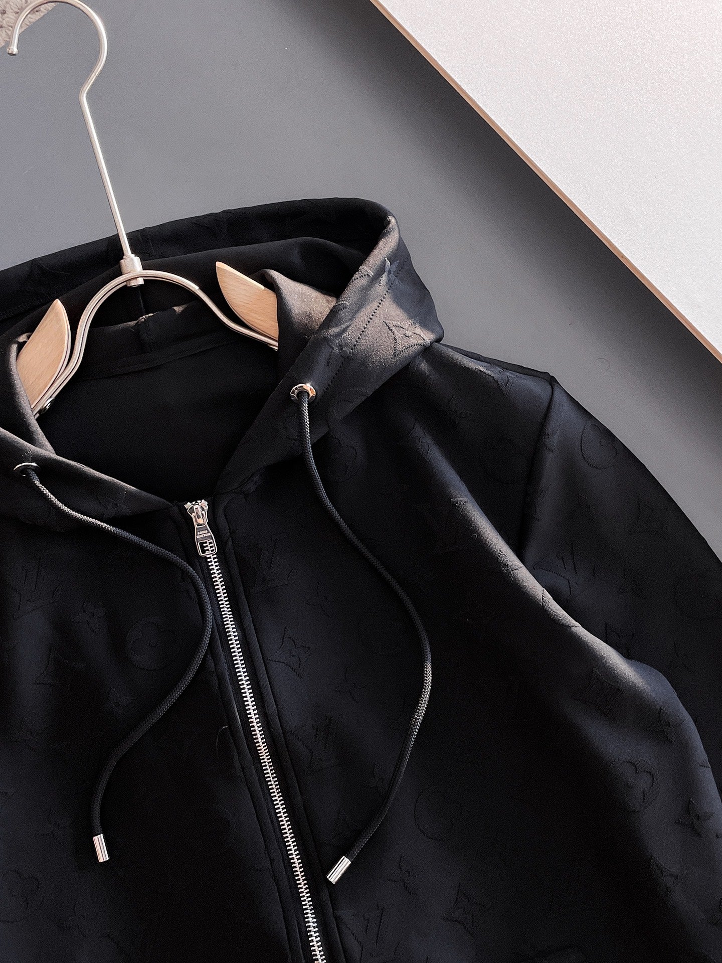 LV Men’s 2024 Fall/Winter Tracksuit – Boutique Edition, Premium Fabric, Timeless Sophistication